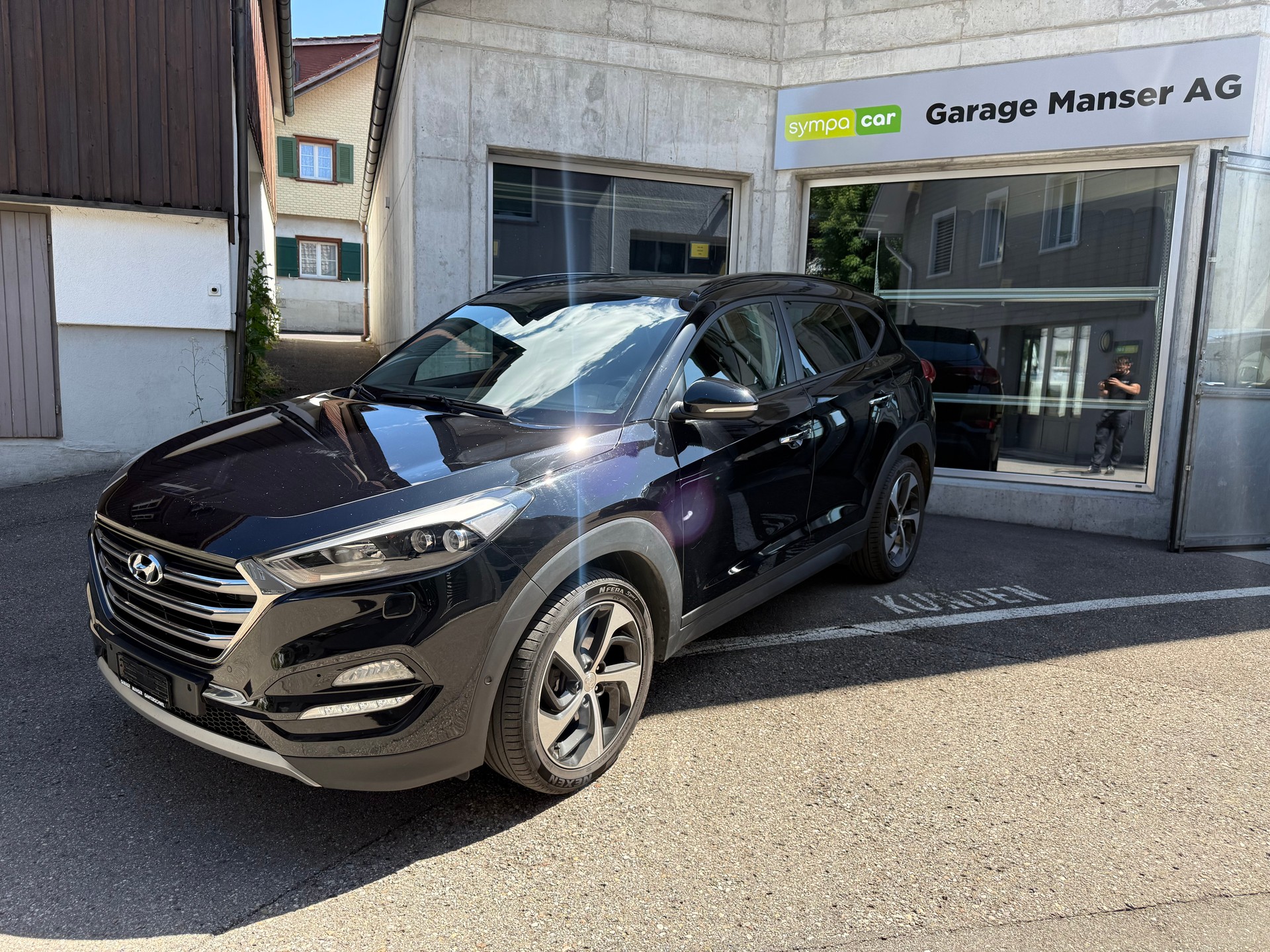 HYUNDAI Tucson 2.0 CRDI Launch Edition 4WD Automatic-image-2