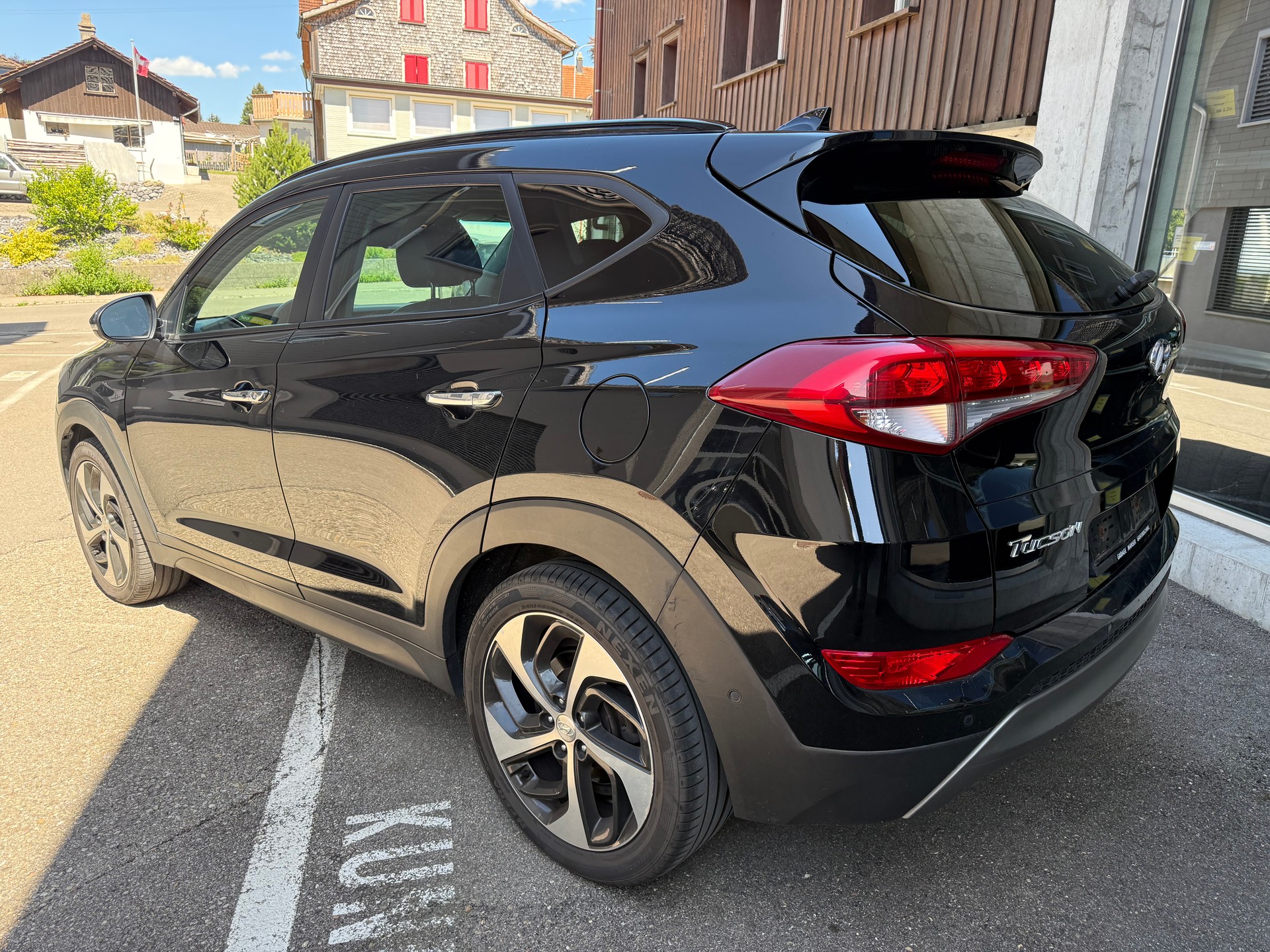 HYUNDAI Tucson 2.0 CRDI Launch Edition 4WD Automatic-image-5