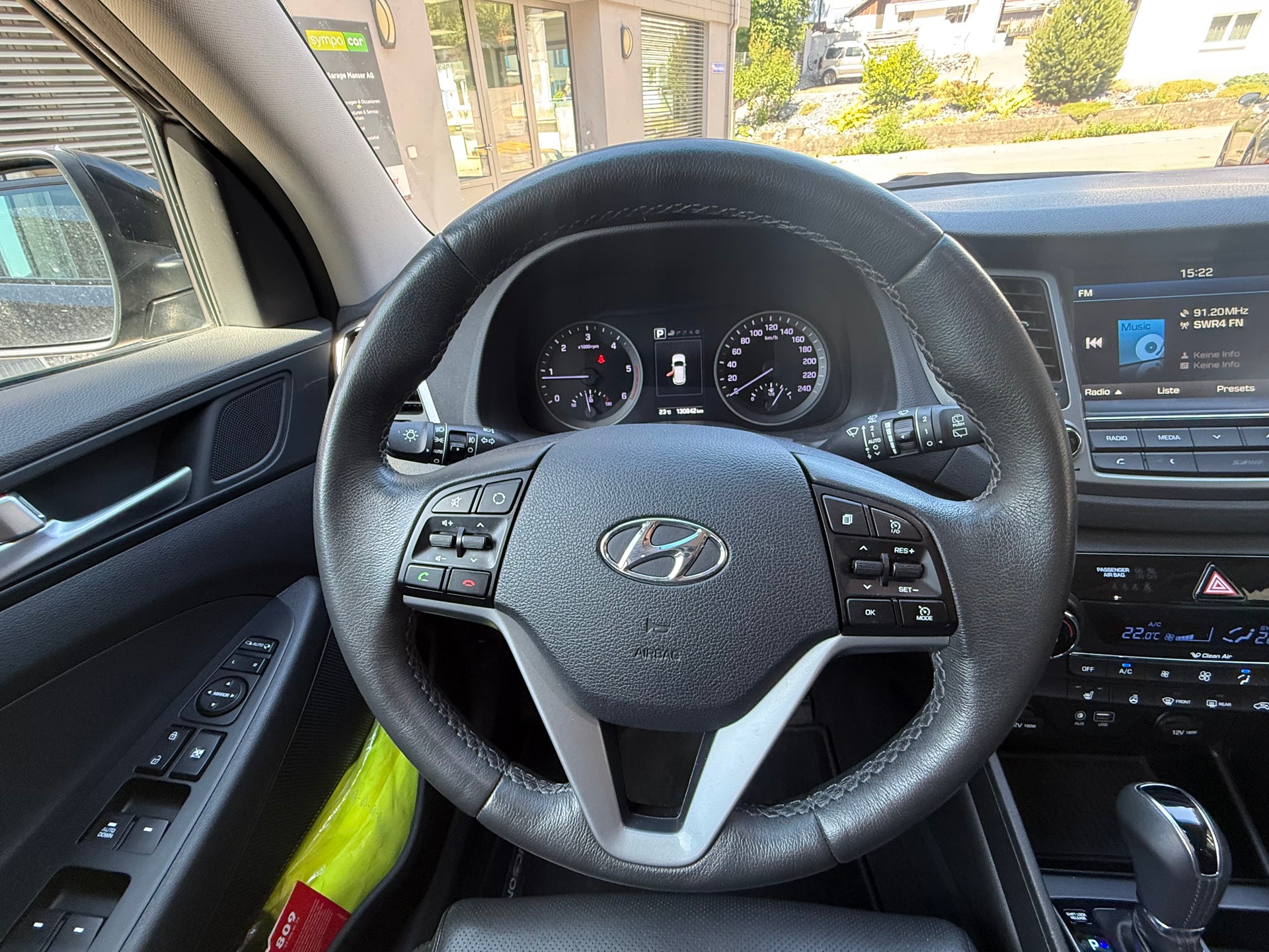 HYUNDAI Tucson 2.0 CRDI Launch Edition 4WD Automatic-image-13