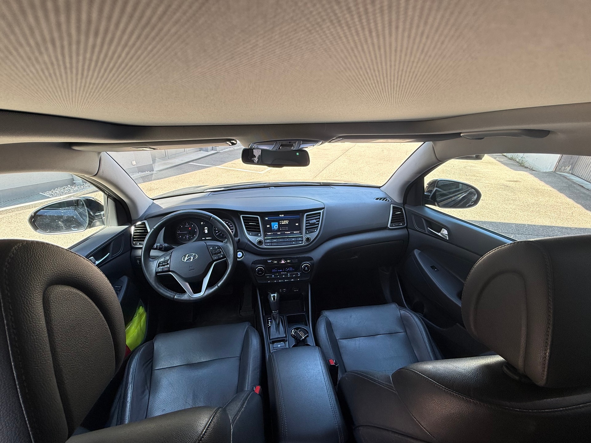 HYUNDAI Tucson 2.0 CRDI Launch Edition 4WD Automatic-image-11