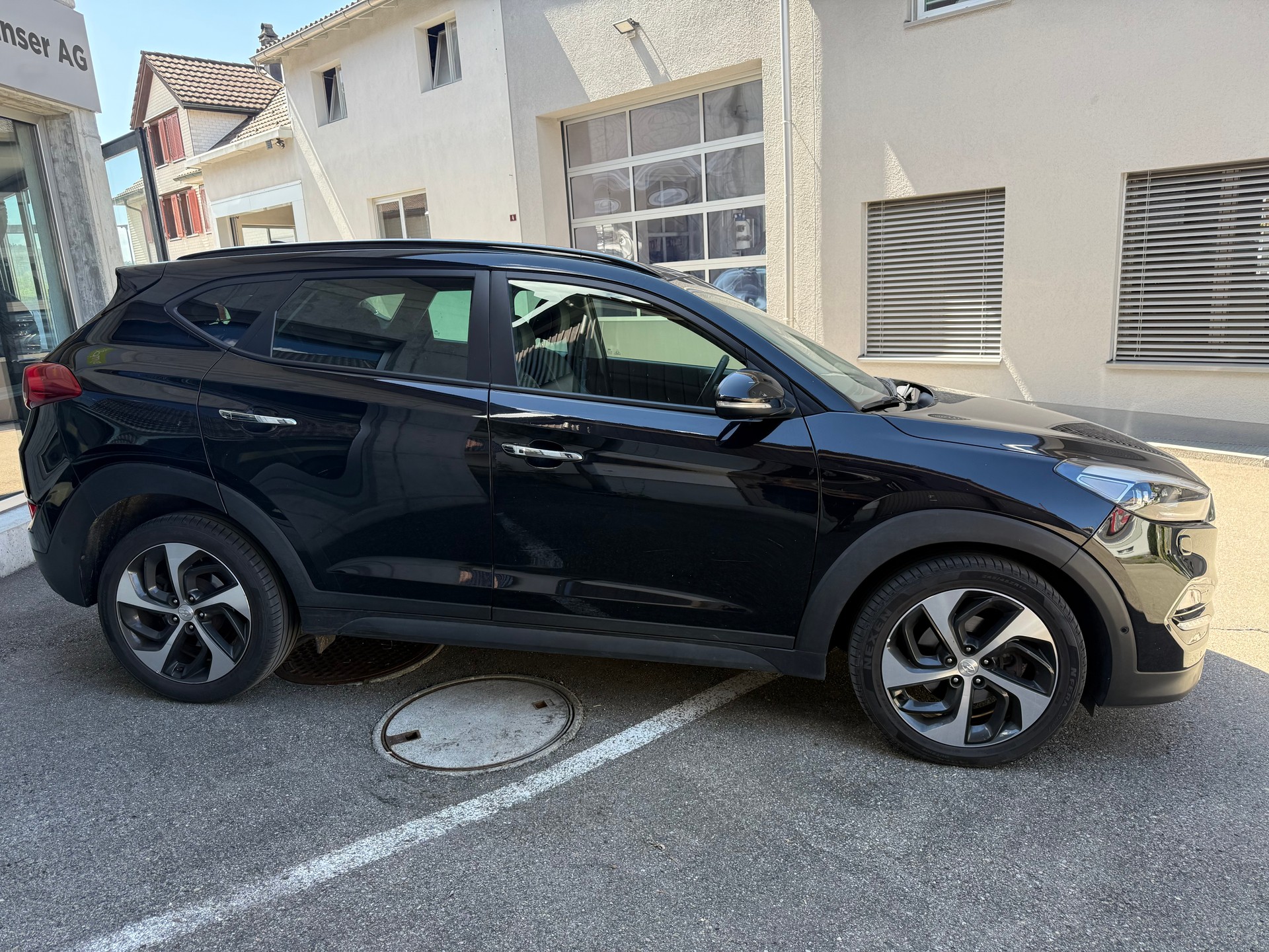 HYUNDAI Tucson 2.0 CRDI Launch Edition 4WD Automatic-image-4
