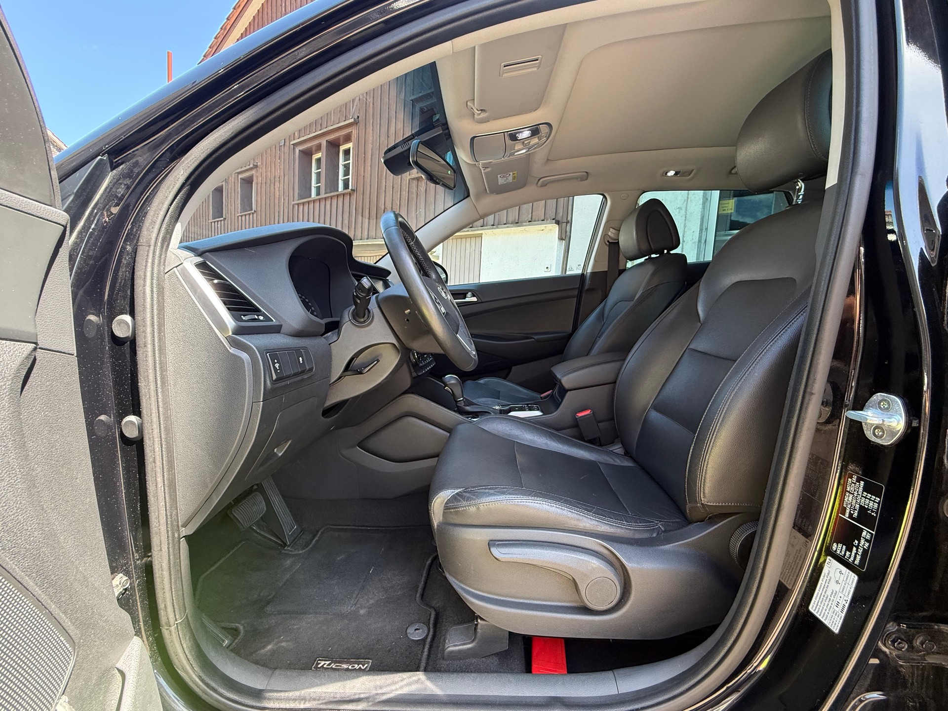 HYUNDAI Tucson 2.0 CRDI Launch Edition 4WD Automatic-image-10