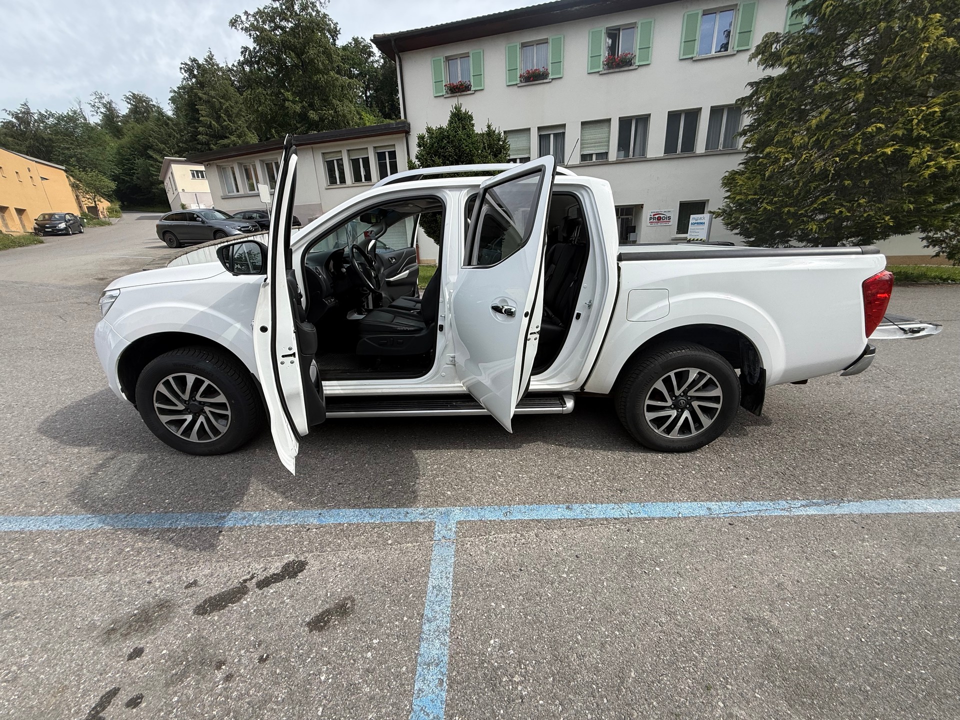 NISSAN Navara Double Cab Tekna 2.3 dCi 4WD Automatic-image-16