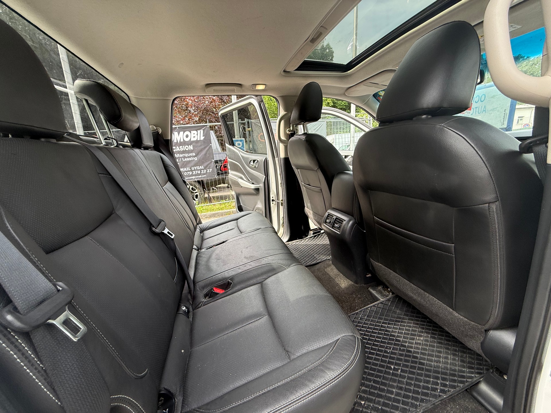 NISSAN Navara Double Cab Tekna 2.3 dCi 4WD Automatic-image-12