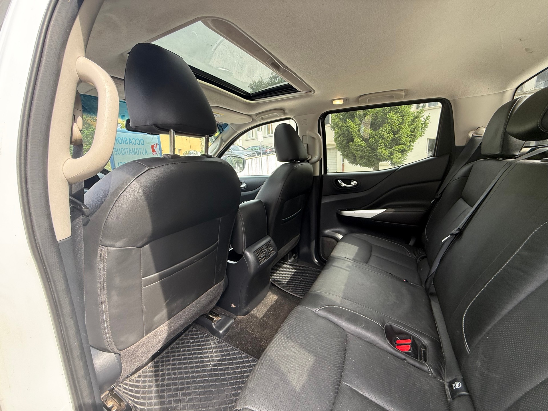 NISSAN Navara Double Cab Tekna 2.3 dCi 4WD Automatic-image-10