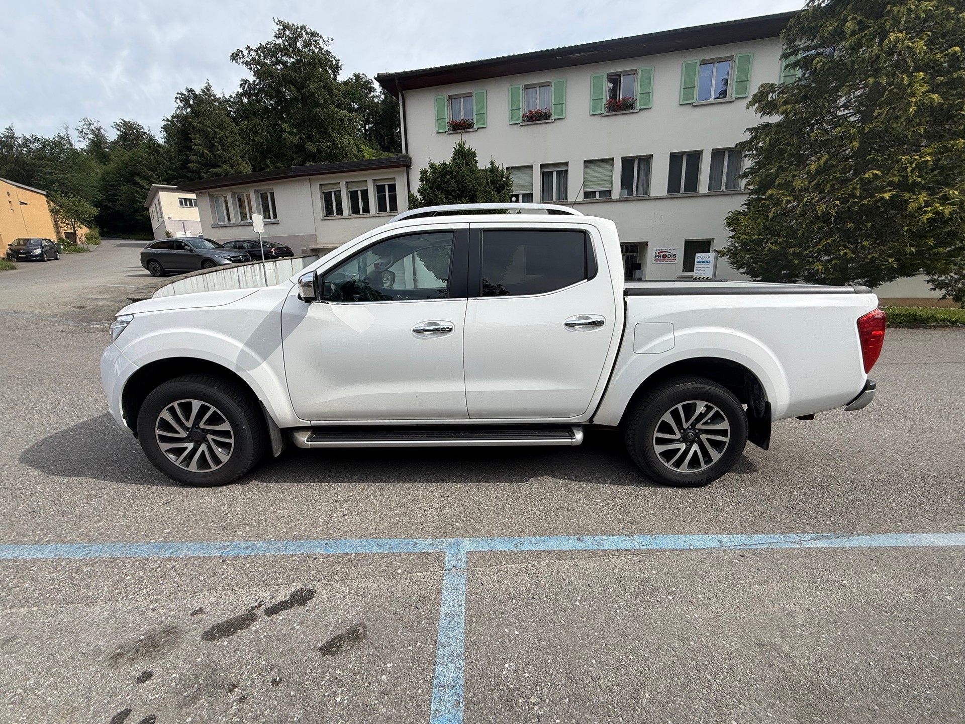NISSAN Navara Double Cab Tekna 2.3 dCi 4WD Automatic-image-2