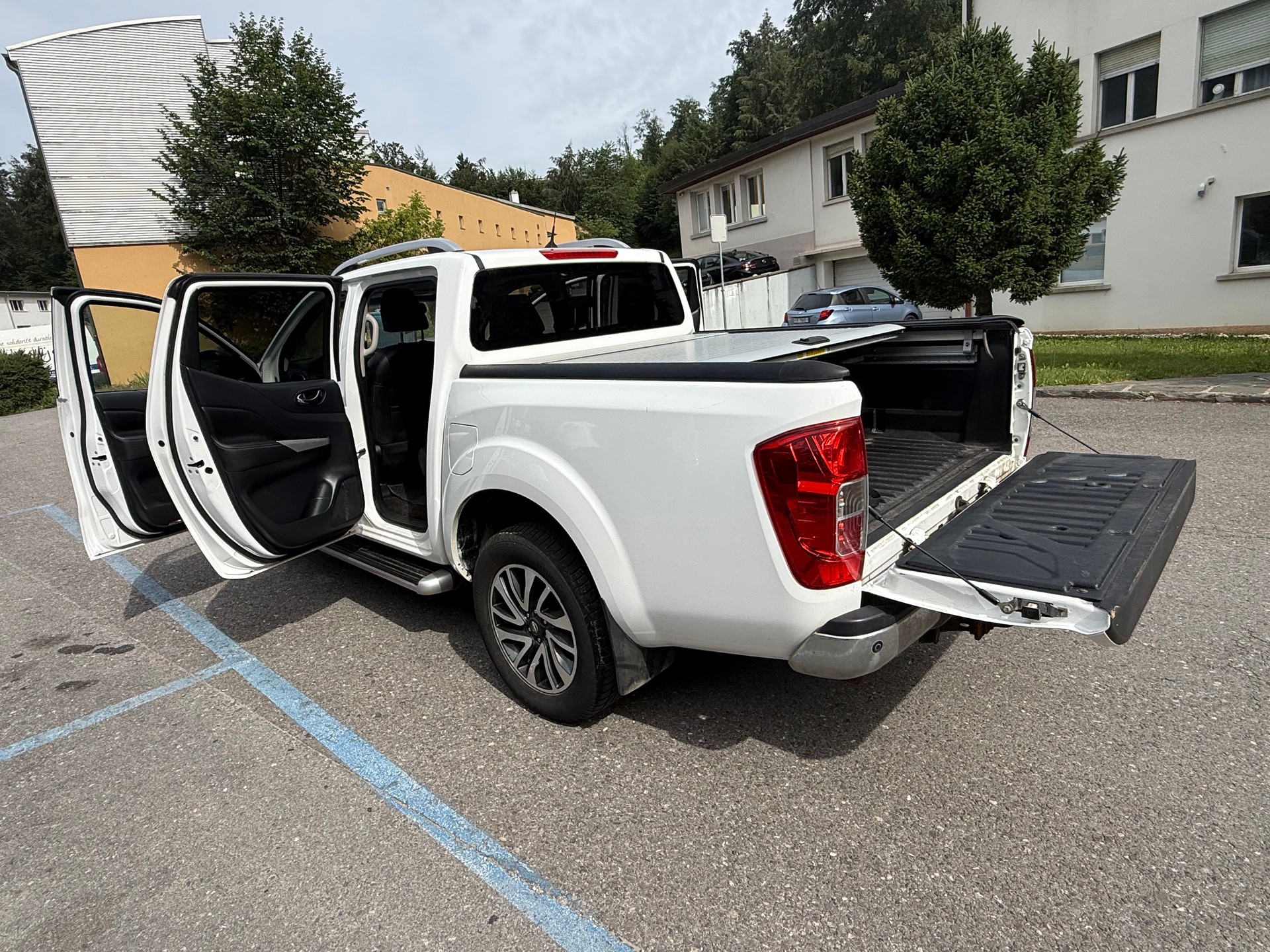 NISSAN Navara Double Cab Tekna 2.3 dCi 4WD Automatic-image-17