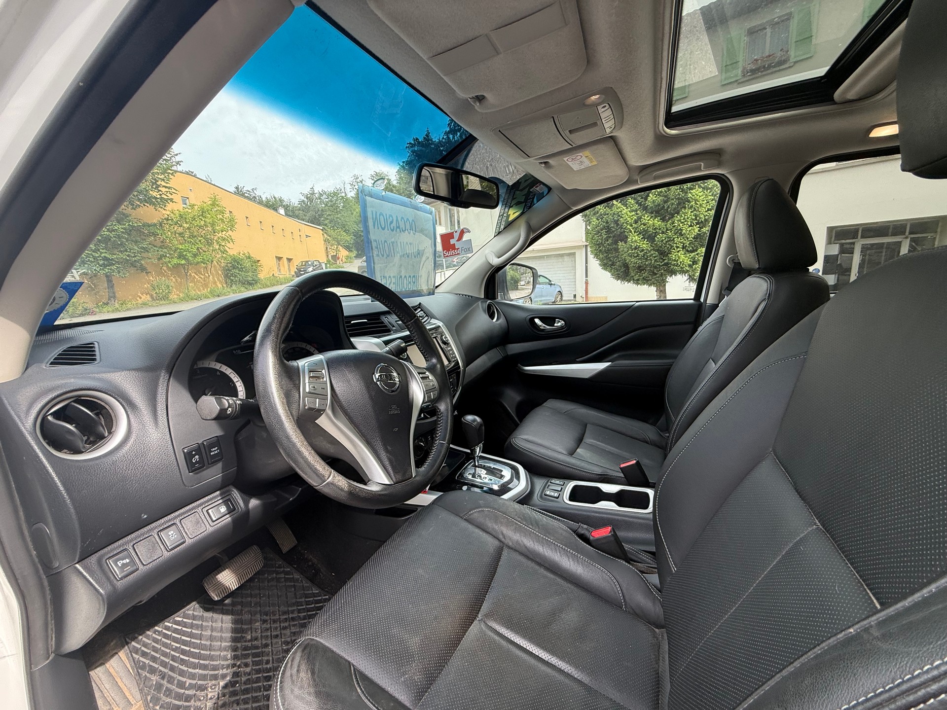 NISSAN Navara Double Cab Tekna 2.3 dCi 4WD Automatic-image-9