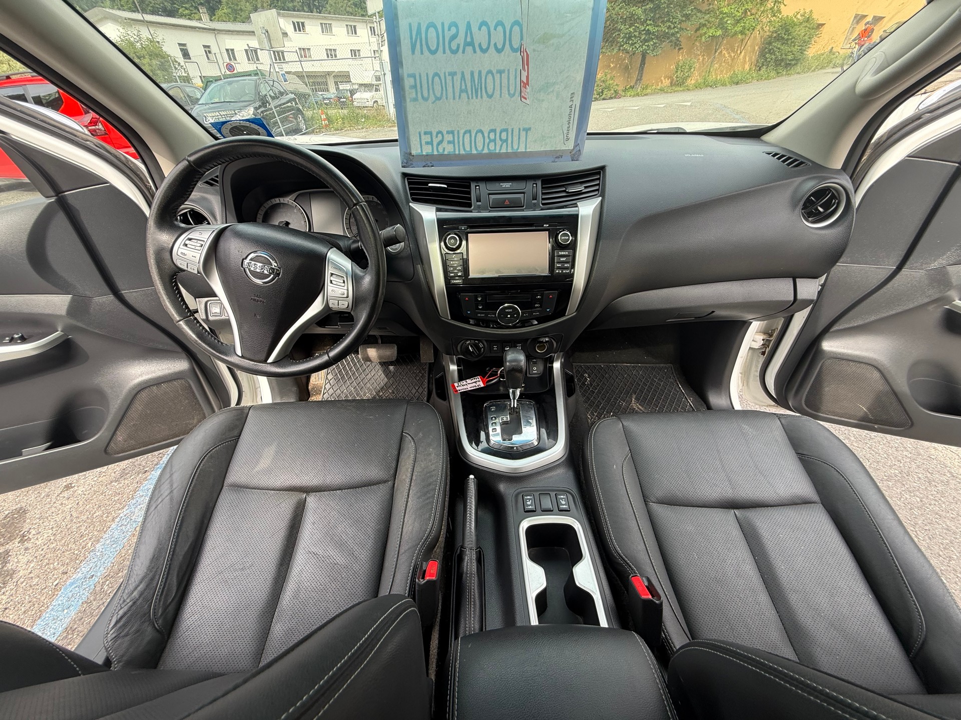 NISSAN Navara Double Cab Tekna 2.3 dCi 4WD Automatic-image-23