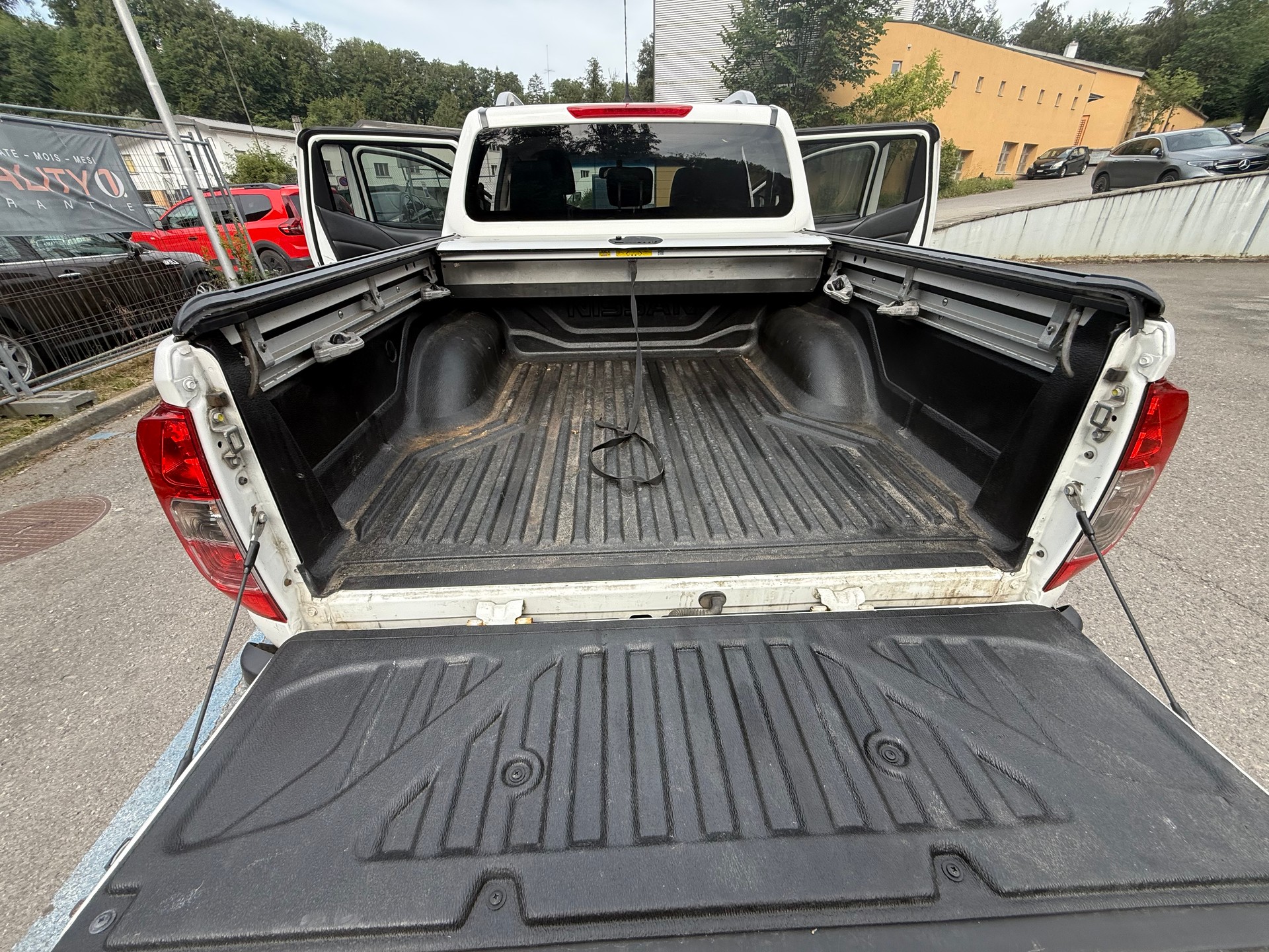 NISSAN Navara Double Cab Tekna 2.3 dCi 4WD Automatic-image-22