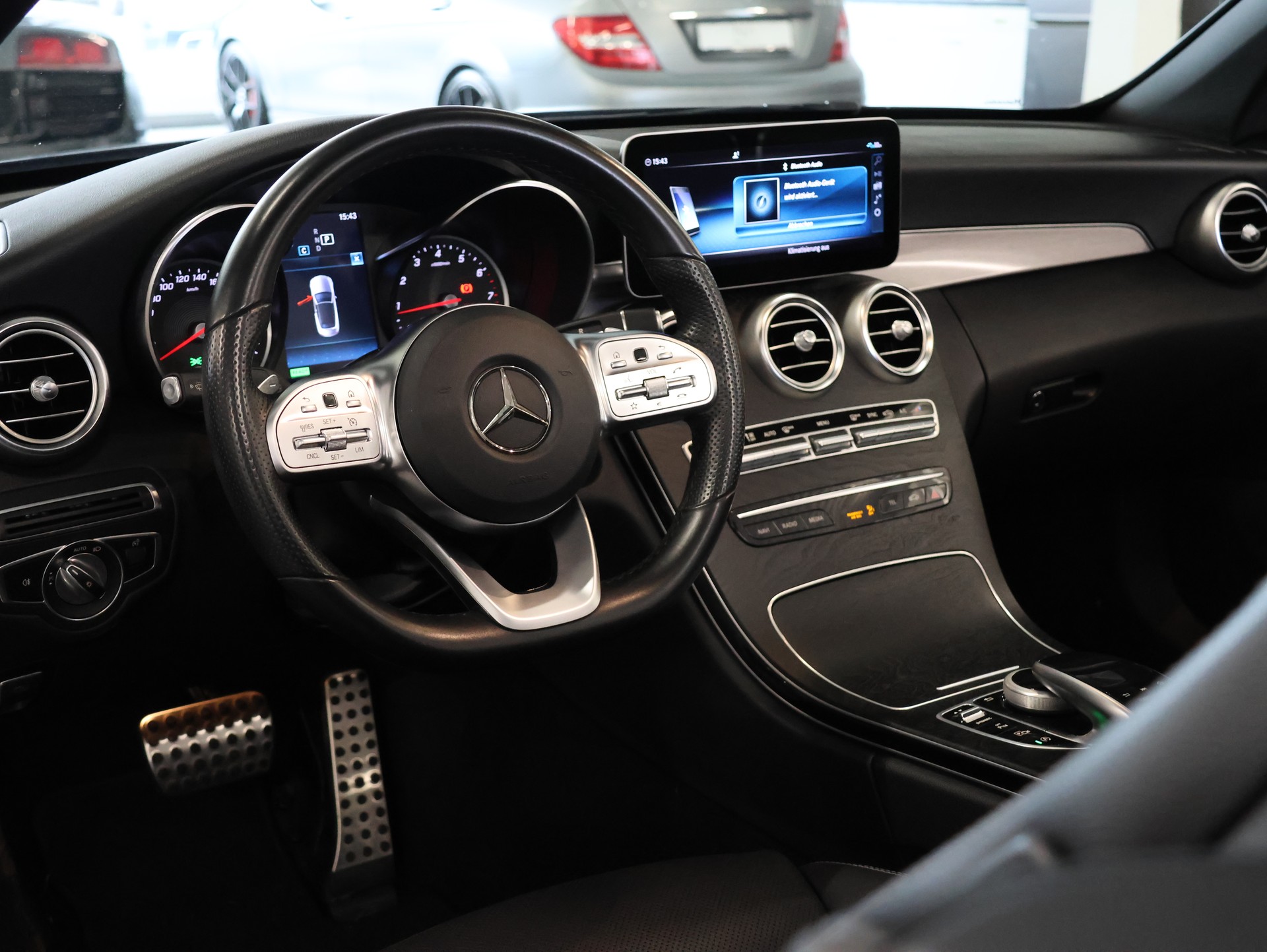 MERCEDES-BENZ C 200 AMG Line Cabriolet 4Matic 9G-Tronic *Rückfahrkamera* *Burmester*-image-17