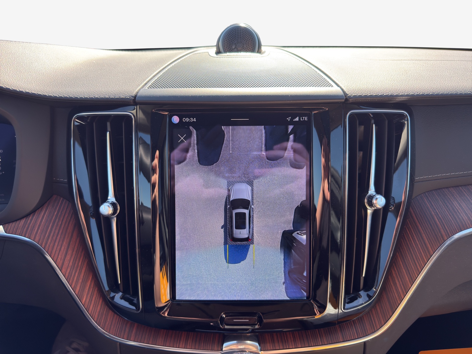 VOLVO XC60 T8 eAWD PluginHybrid Ultimate Dark Geartronic-image-15