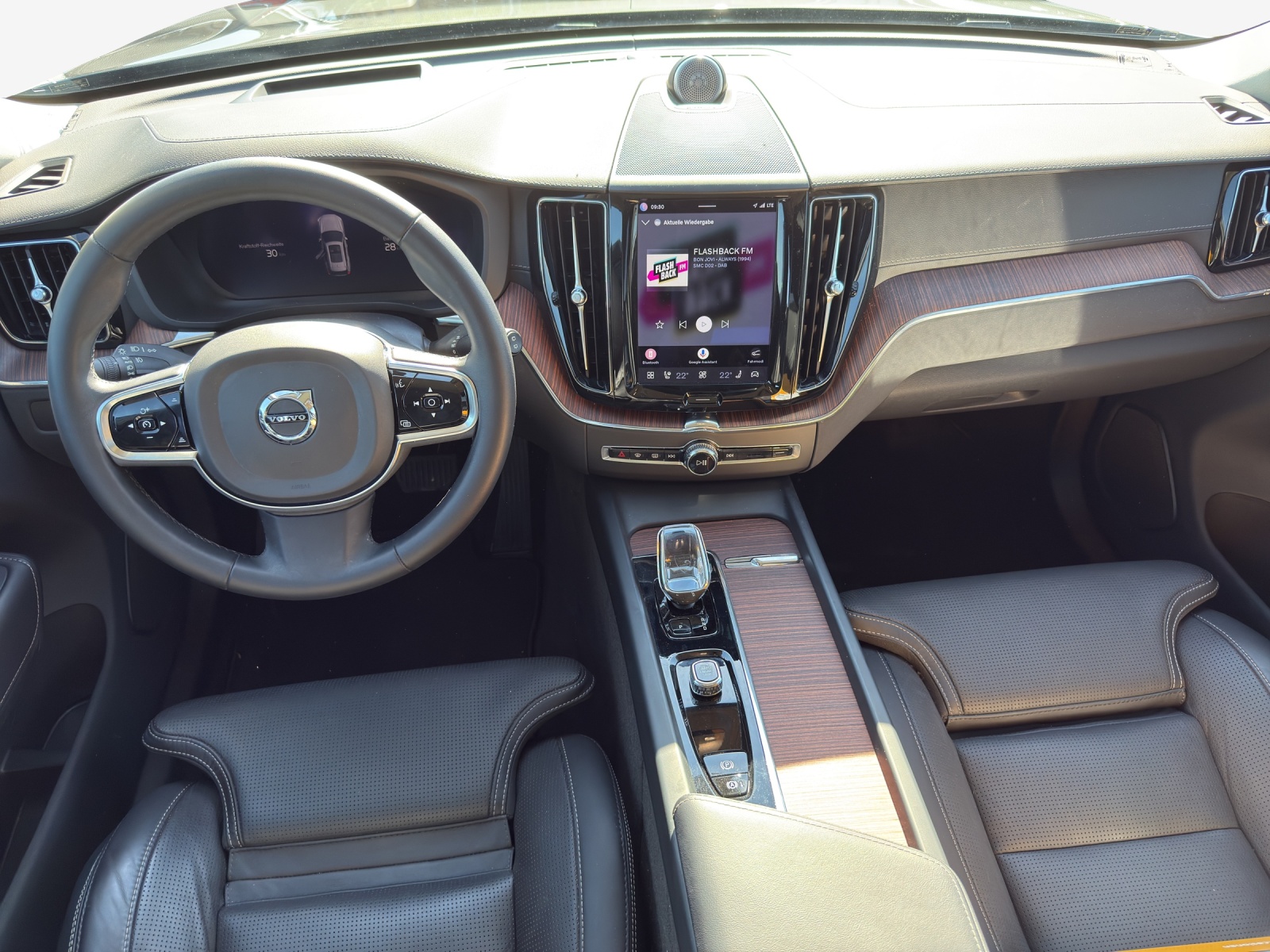 VOLVO XC60 T8 eAWD PluginHybrid Ultimate Dark Geartronic-image-8
