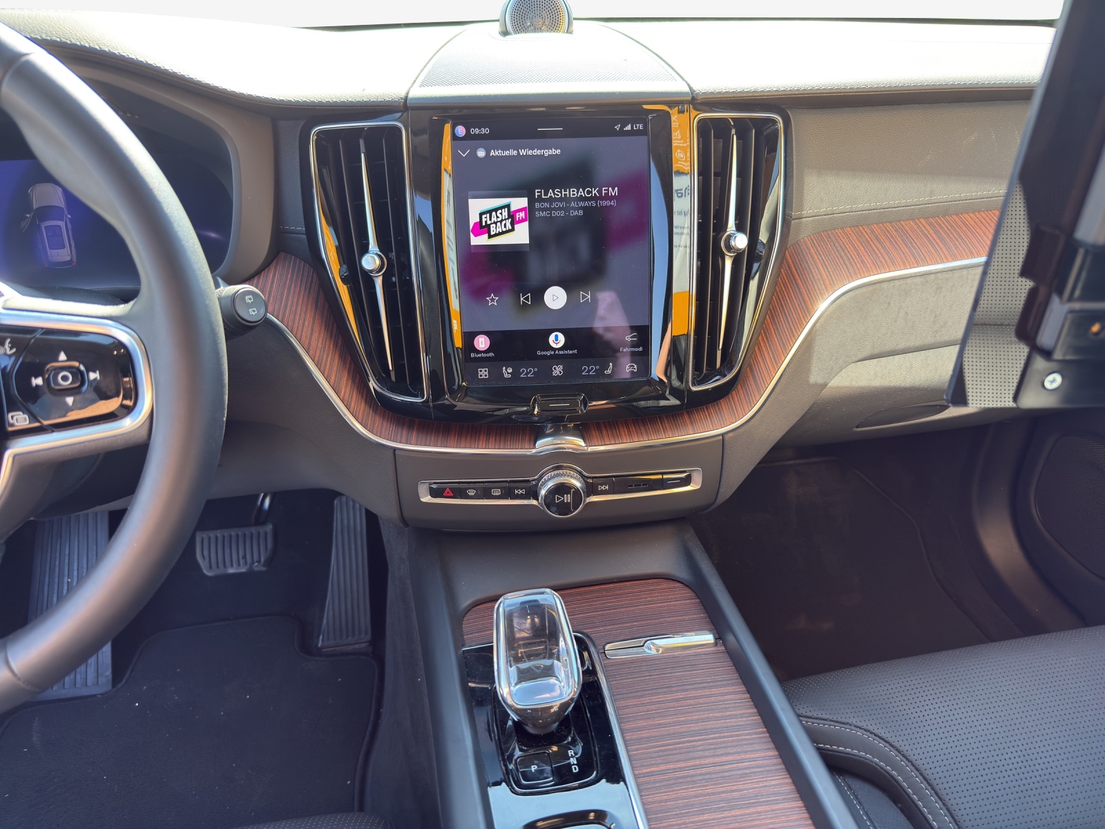 VOLVO XC60 T8 eAWD PluginHybrid Ultimate Dark Geartronic-image-10