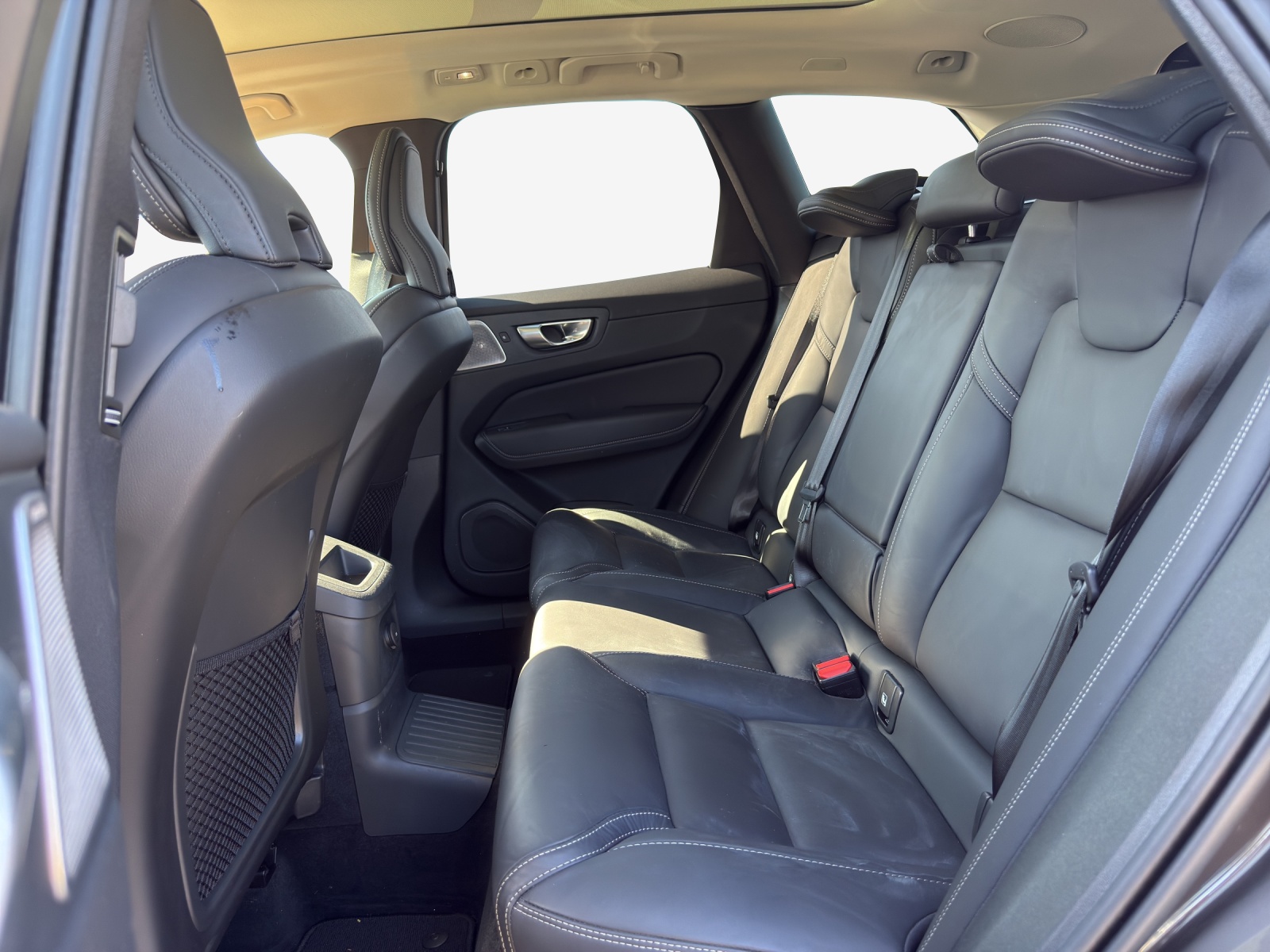 VOLVO XC60 T8 eAWD PluginHybrid Ultimate Dark Geartronic-image-11