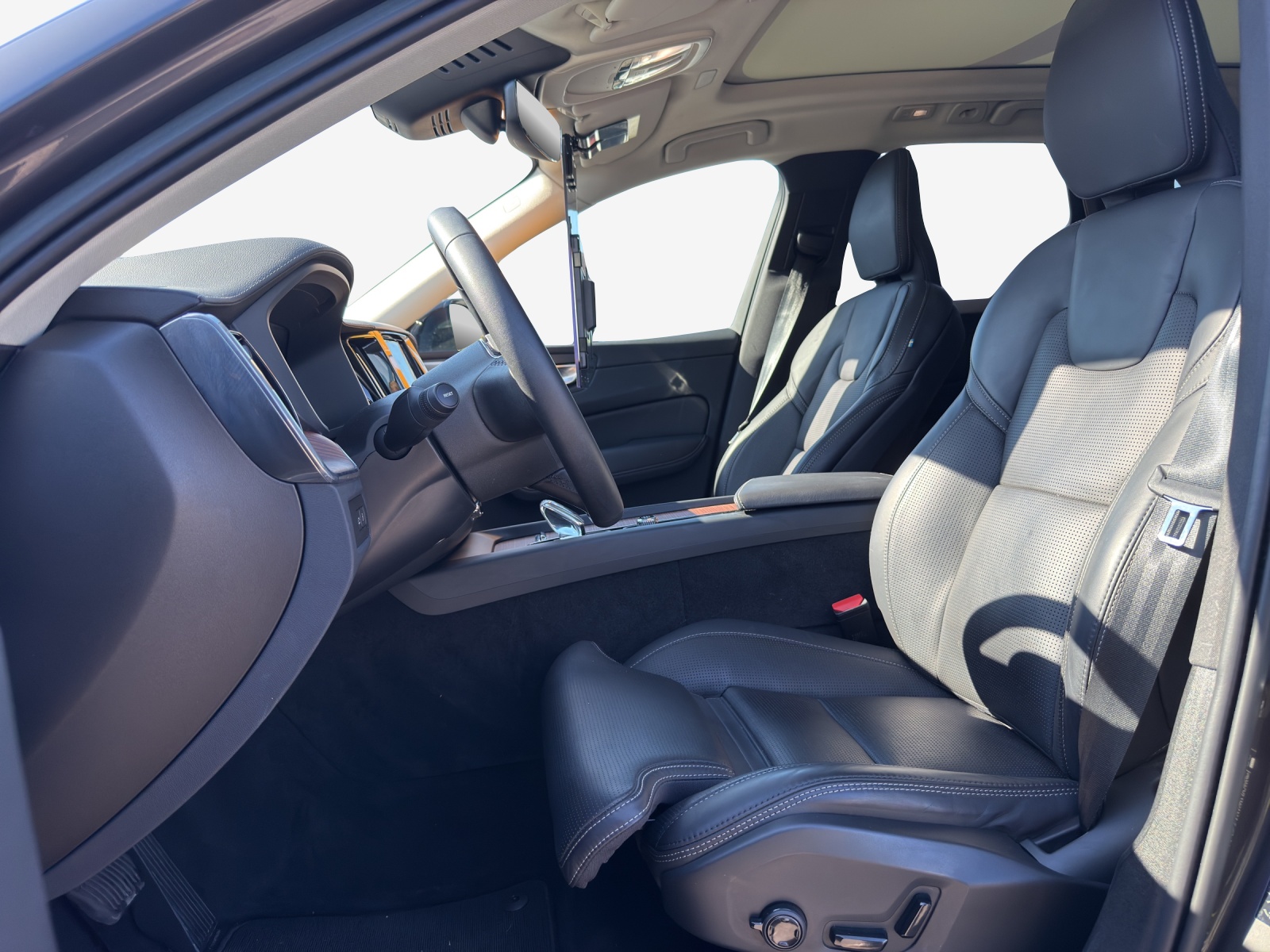 VOLVO XC60 T8 eAWD PluginHybrid Ultimate Dark Geartronic-image-7