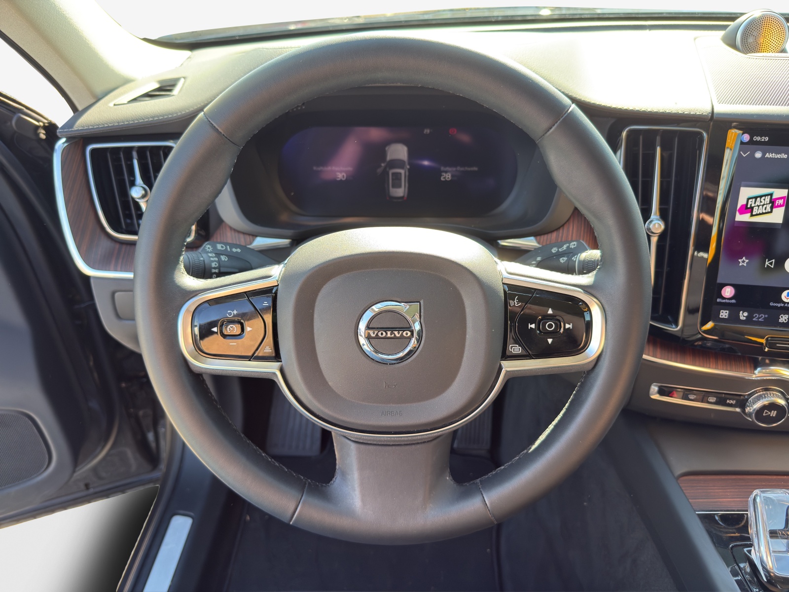 VOLVO XC60 T8 eAWD PluginHybrid Ultimate Dark Geartronic-image-9
