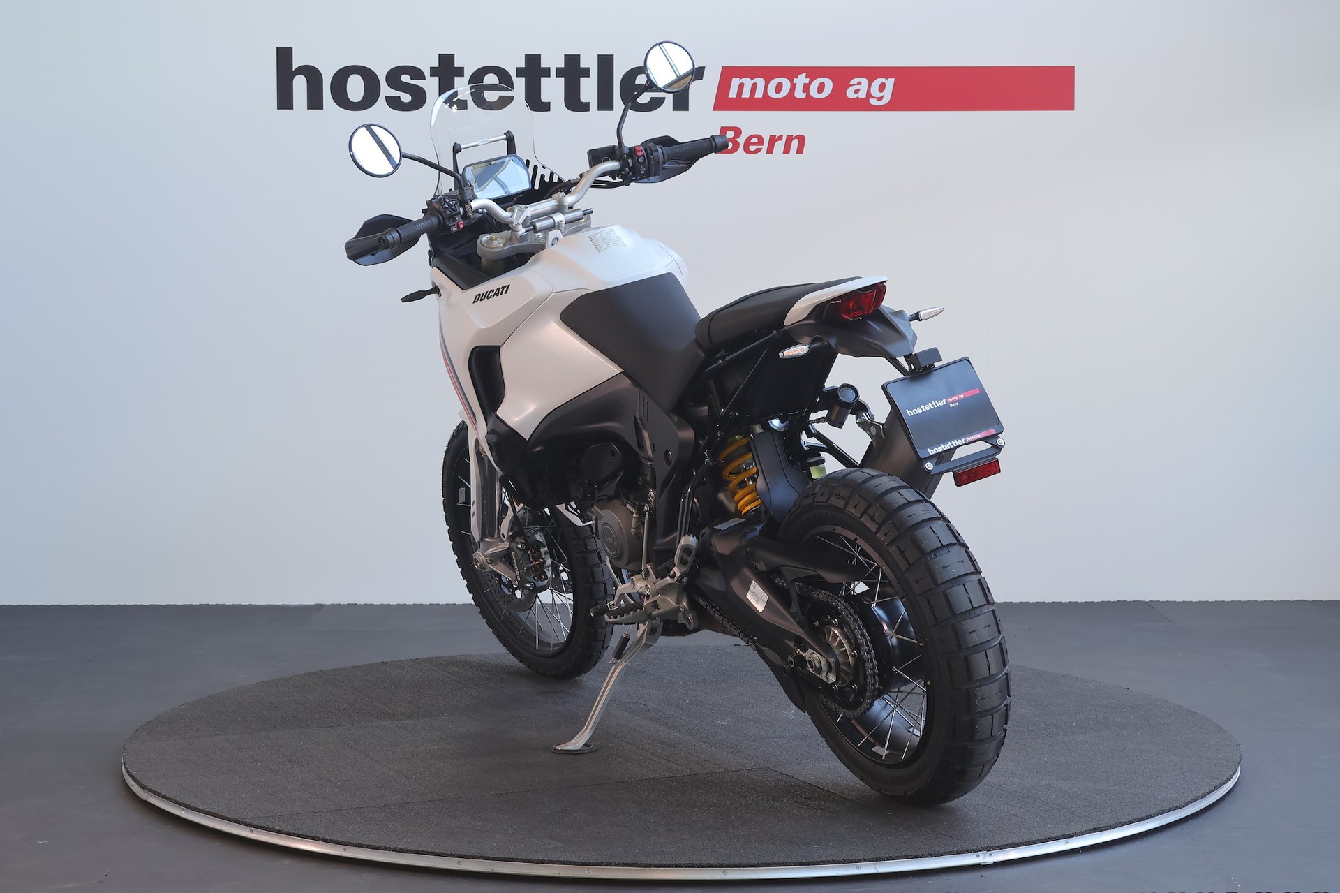 DUCATI Desert X-showroom-element-3
