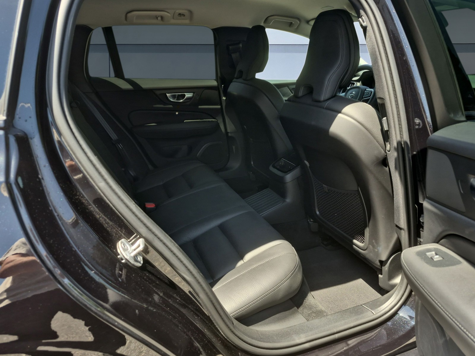 VOLVO V60 2.0 T6 TE Plus Dark eAWD-image-13