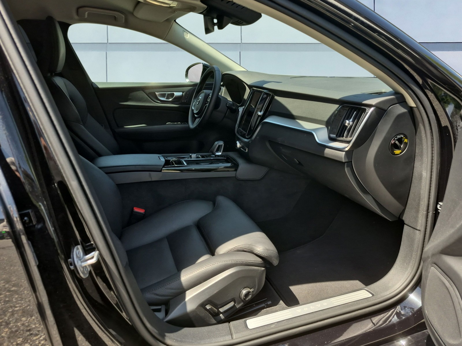 VOLVO V60 2.0 T6 TE Plus Dark eAWD-image-12