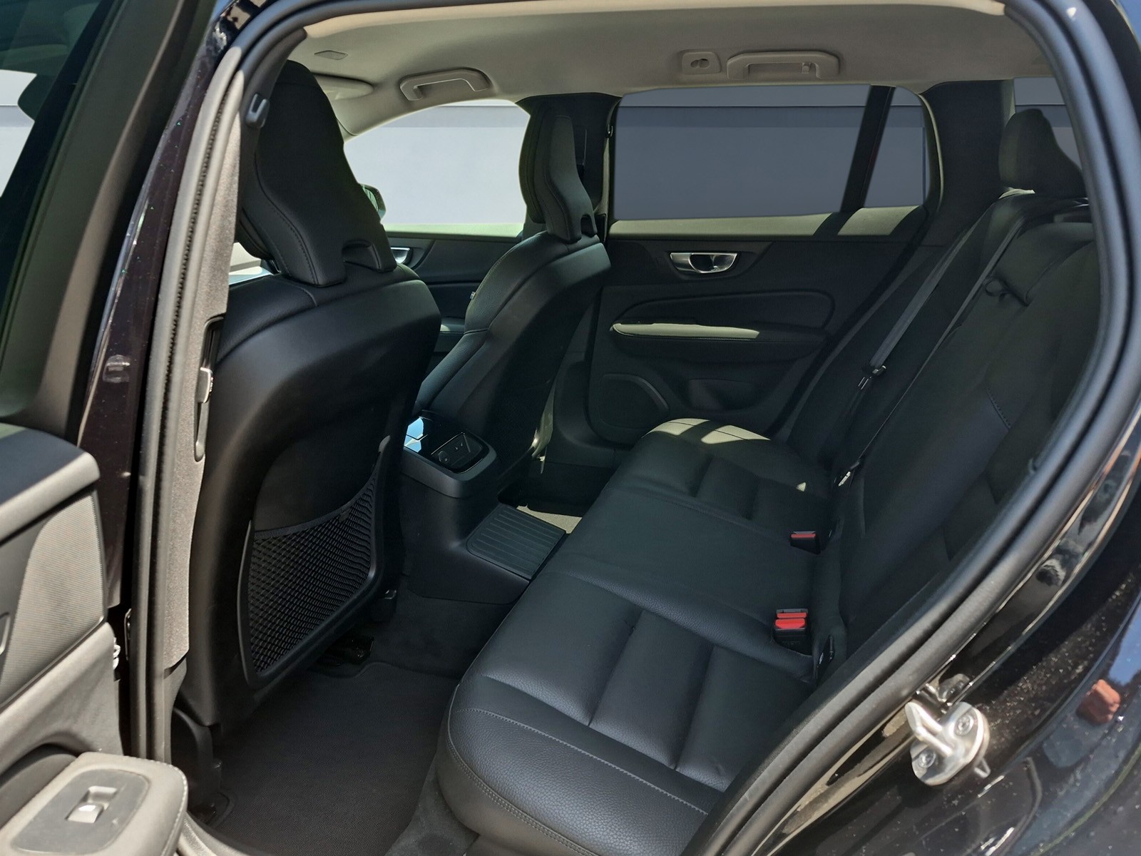 VOLVO V60 2.0 T6 TE Plus Dark eAWD-image-14