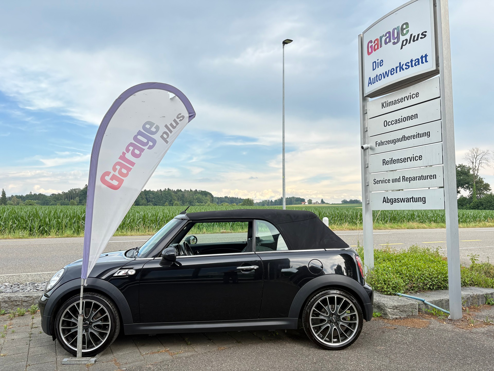 MINI Cooper S Cabriolet-image-1