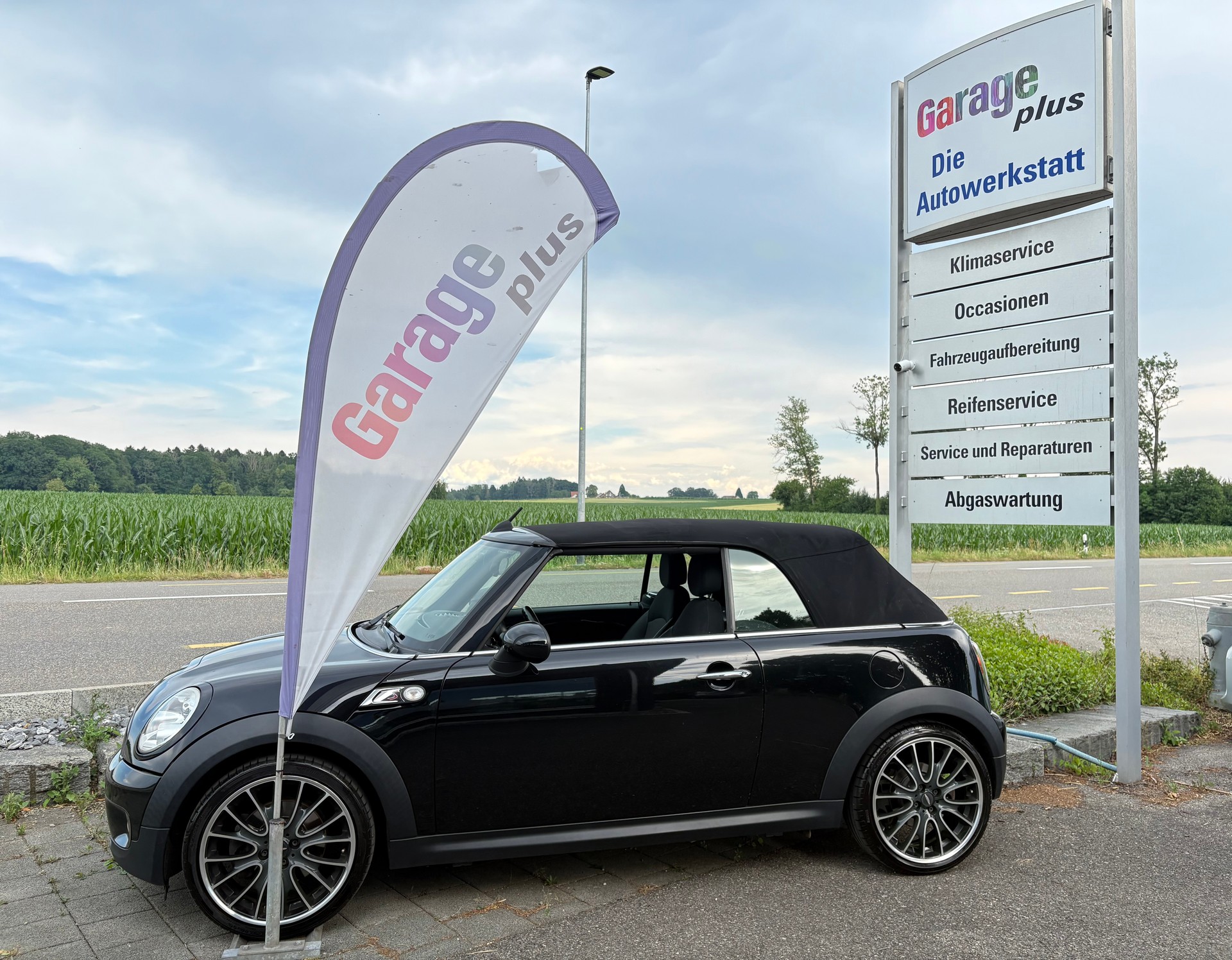 MINI Cooper S Cabriolet-image-0