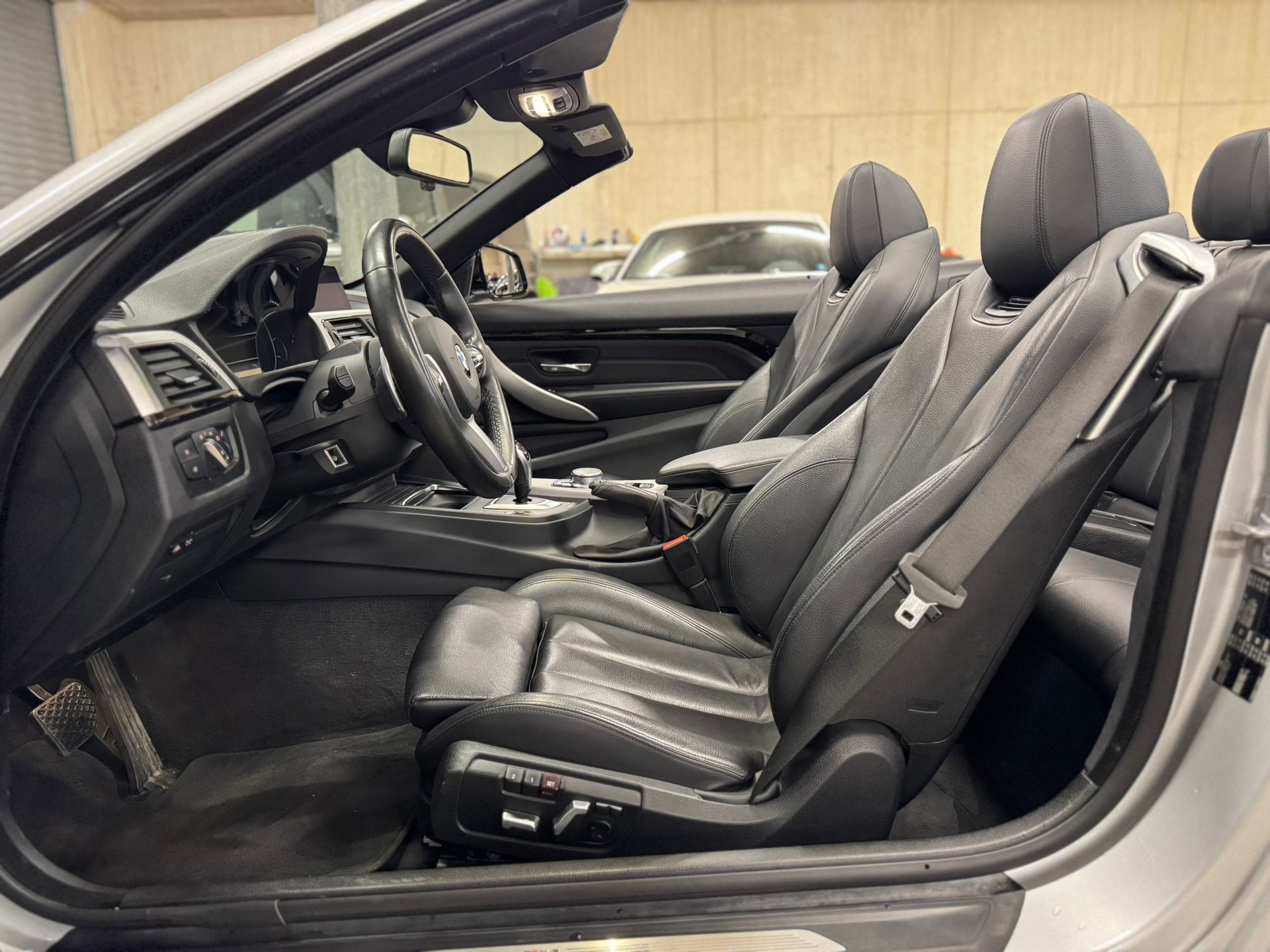BMW 420d Cabriolet Steptronic M Sport-image-8