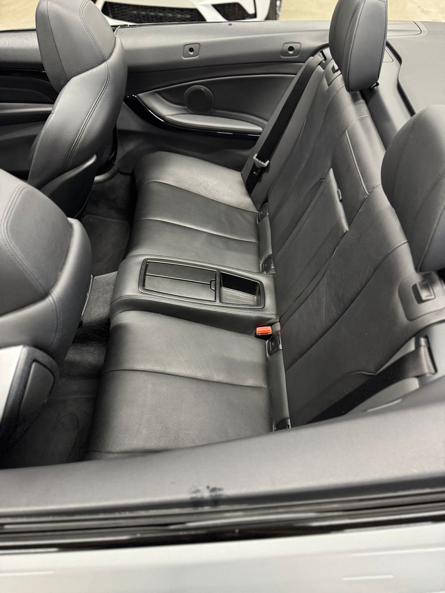 BMW 420d Cabriolet Steptronic M Sport-image-12