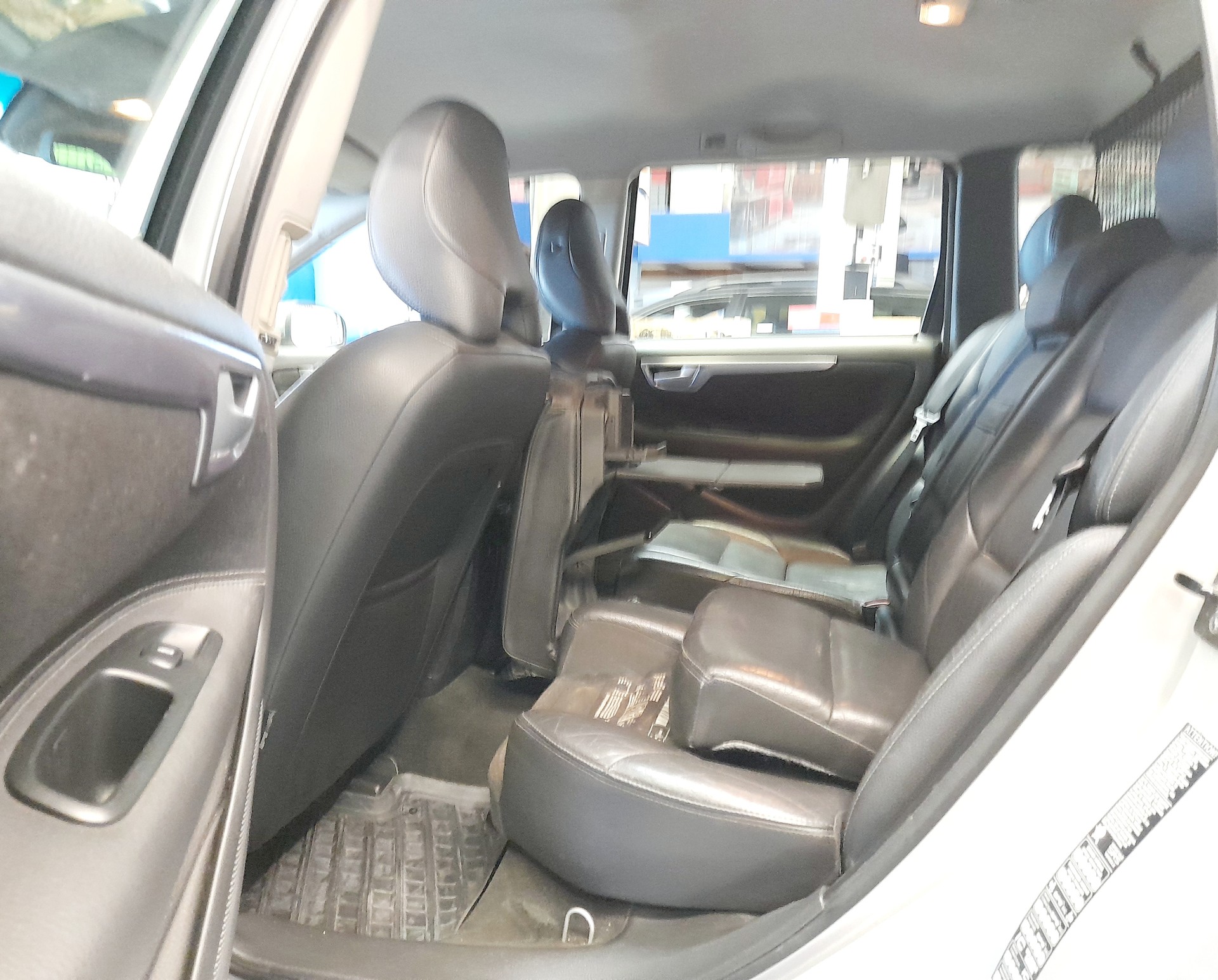 VOLVO V70 D5 Momentum-image-6