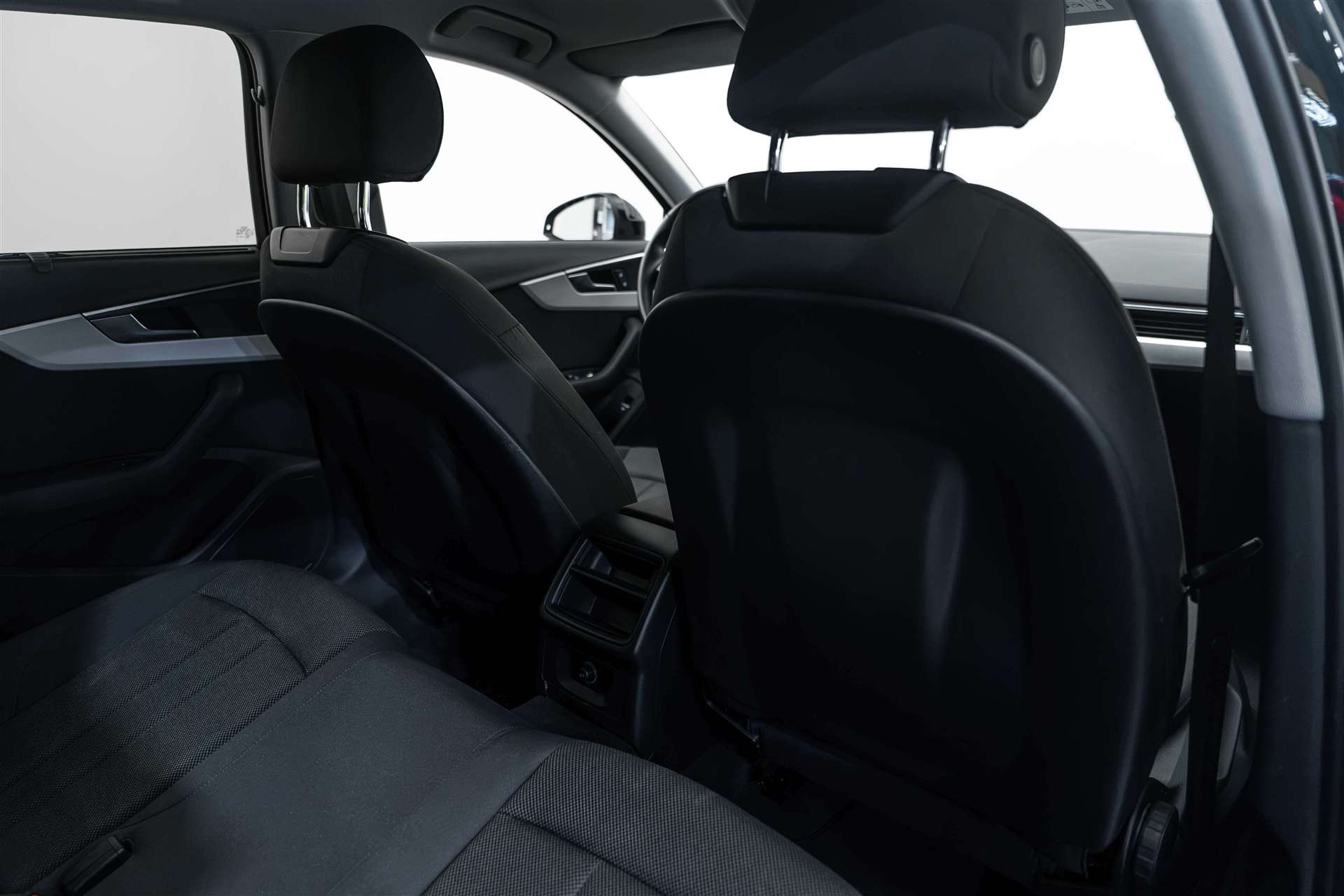 AUDI A4 Avant 35 TFSI S-tronic Automat-image-12