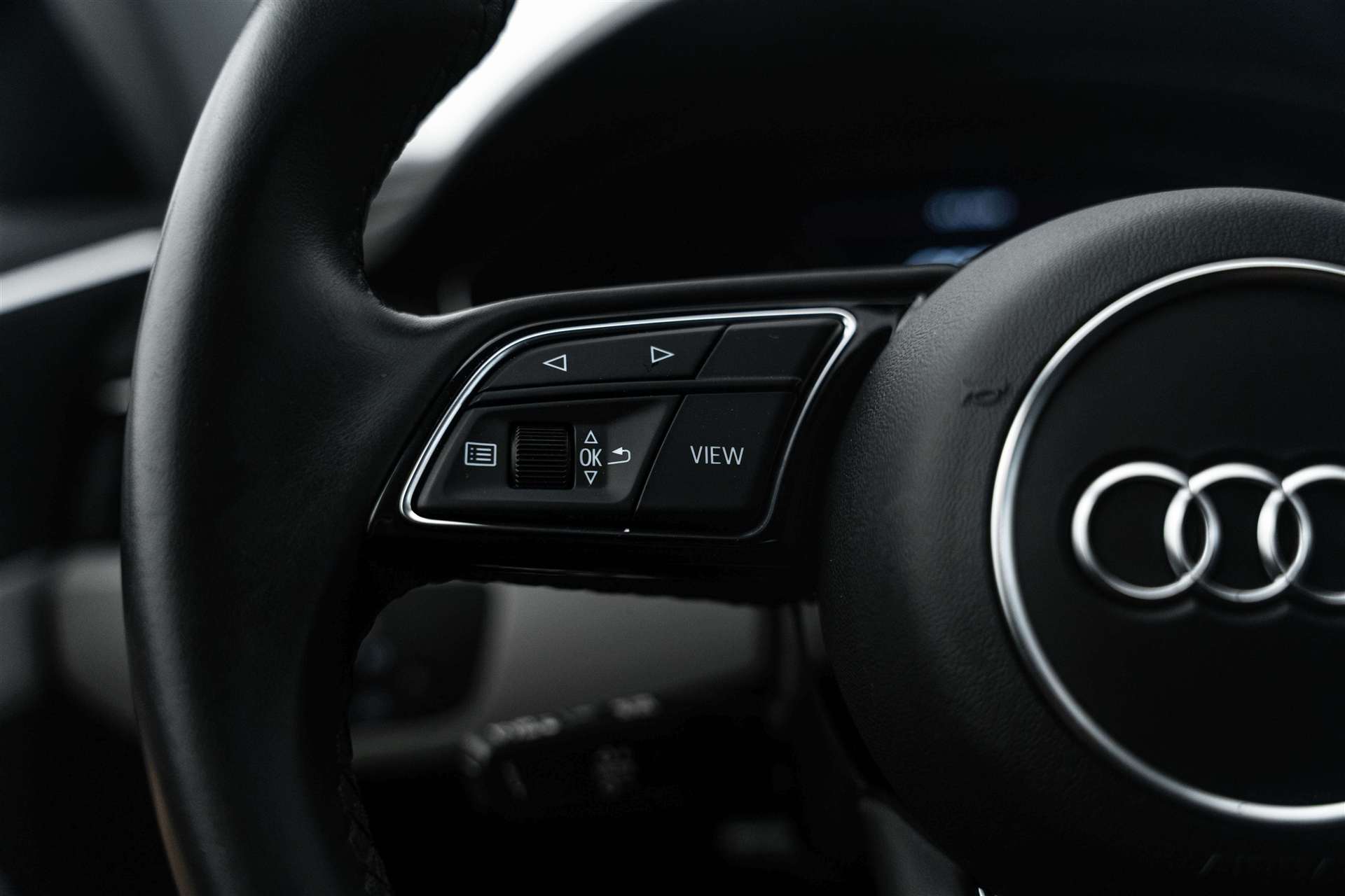 AUDI A4 Avant 35 TFSI S-tronic Automat-image-14