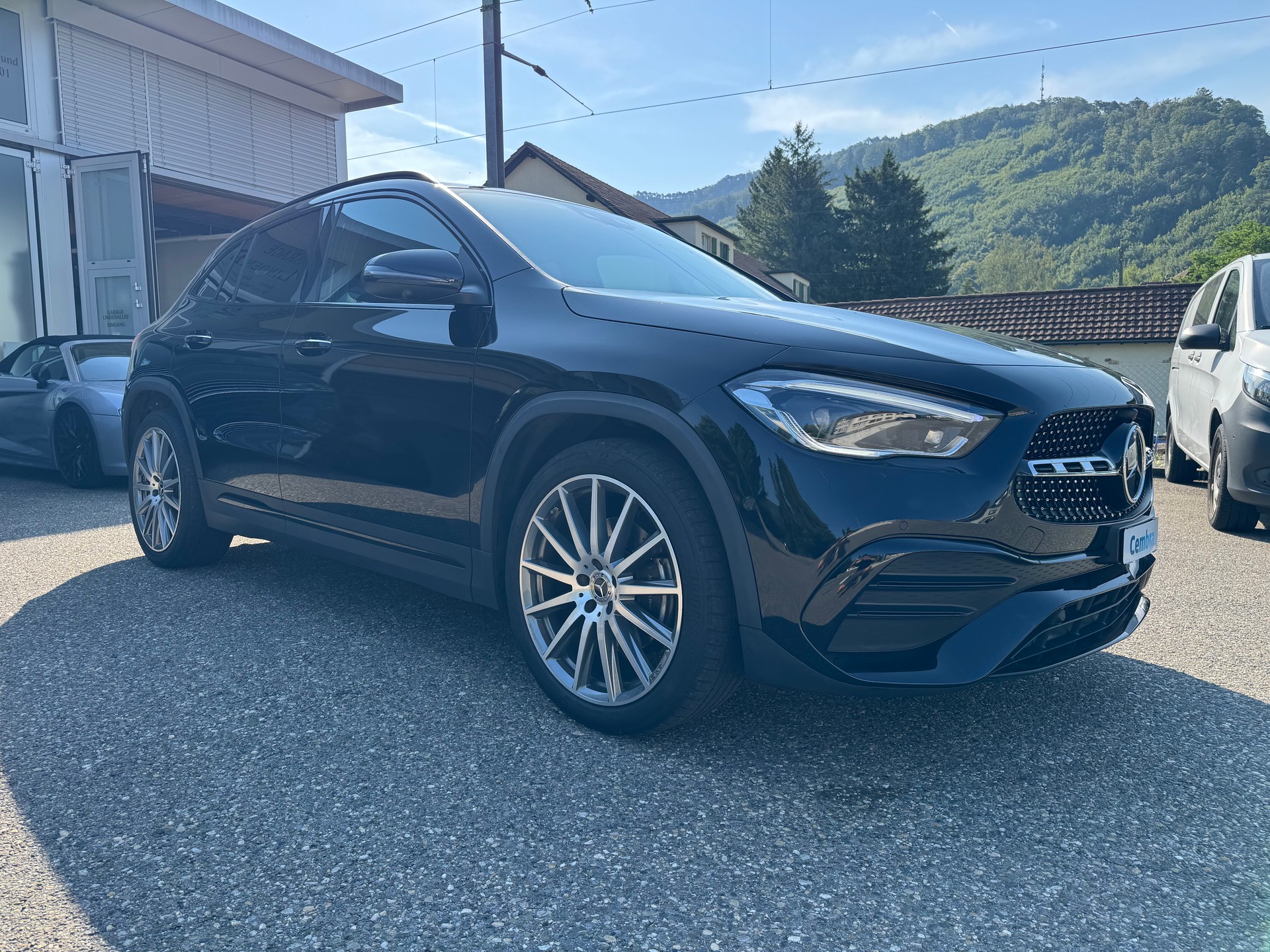 MERCEDES-BENZ GLA 220d 4Matic AMG Line 8G-DCT-image-2