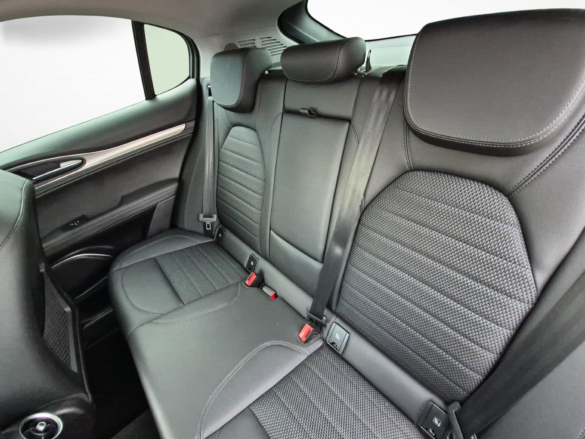 ALFA ROMEO Stelvio 2.0 Q4 Sprint / Jetzt mit attraktivem 1.9% Leasing!-image-10