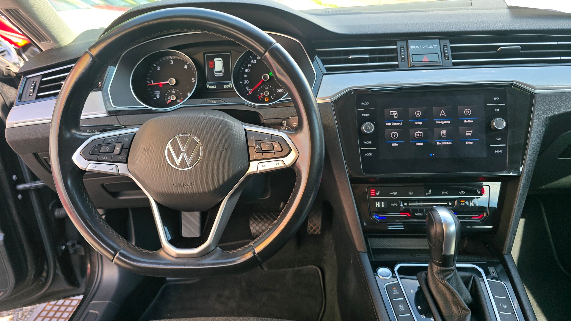 VW Passat 2.0 TDI BMT Business DSG-image-11
