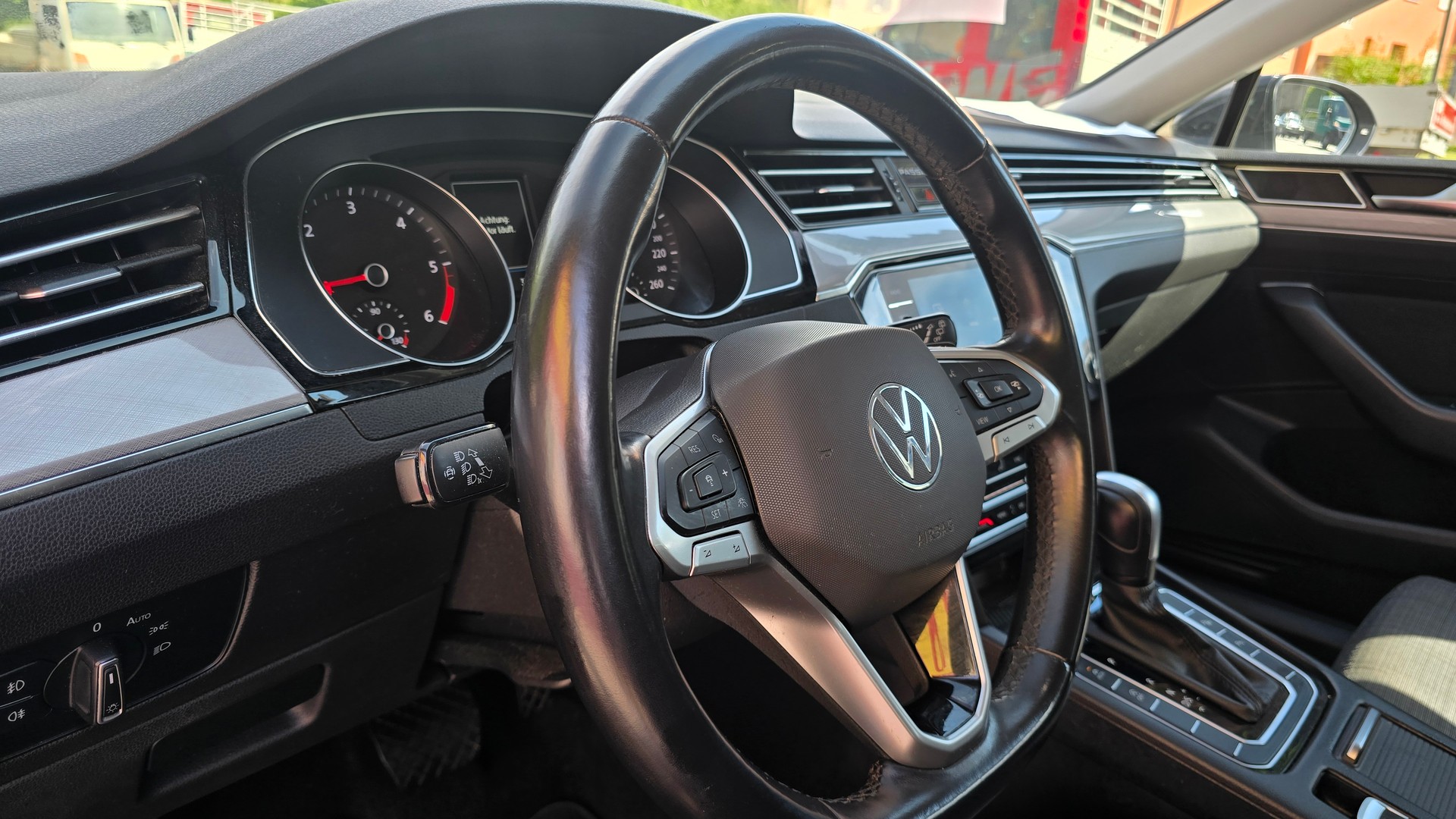 VW Passat 2.0 TDI BMT Business DSG-image-12