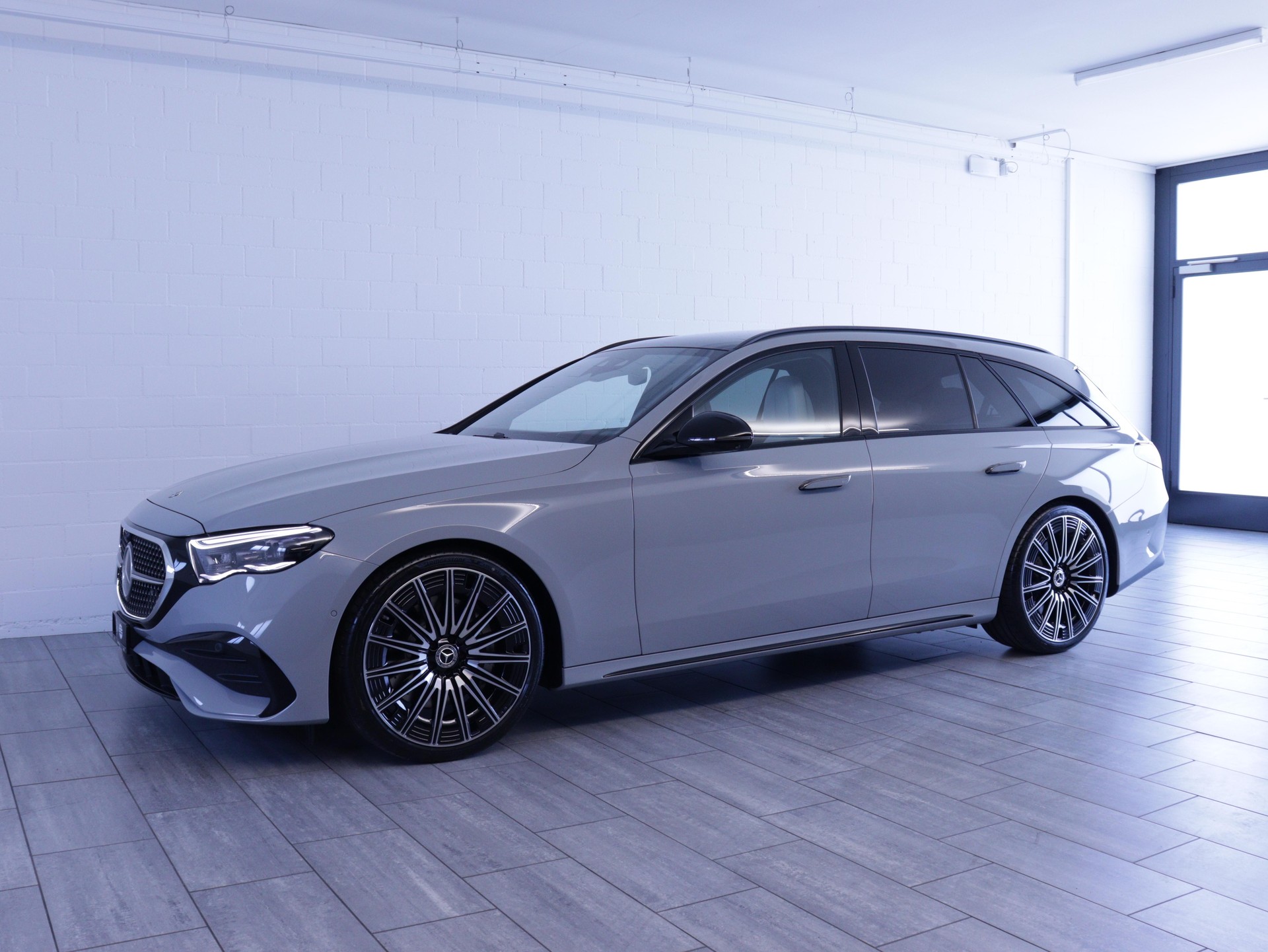 MERCEDES-BENZ E 450 d AMG Line 4matic Kombi-image-1