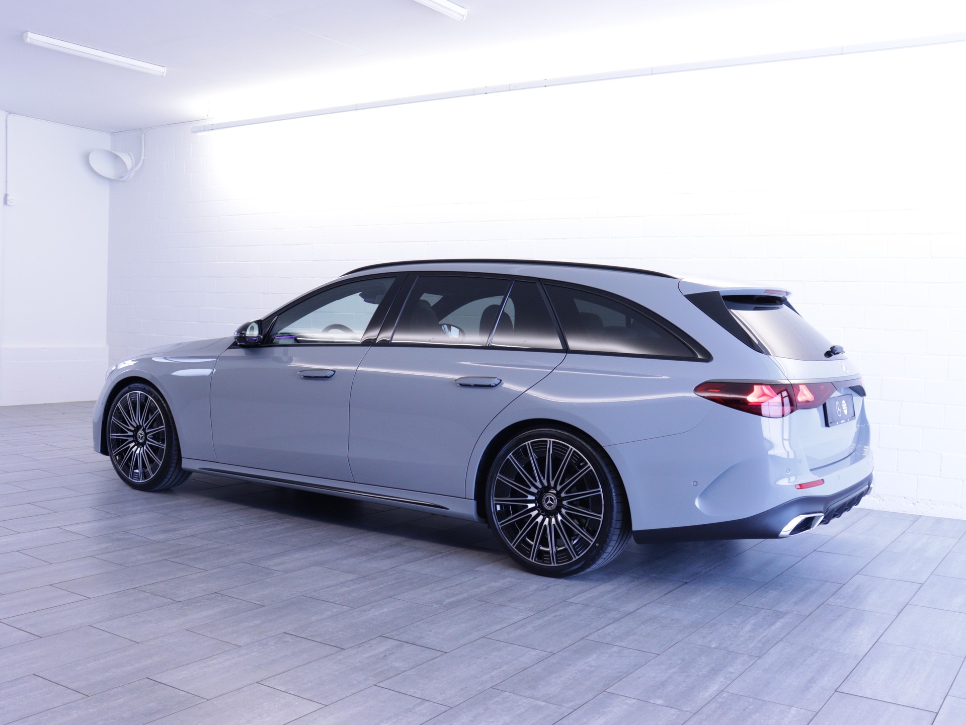 MERCEDES-BENZ E 450 d AMG Line 4matic Kombi-image-2