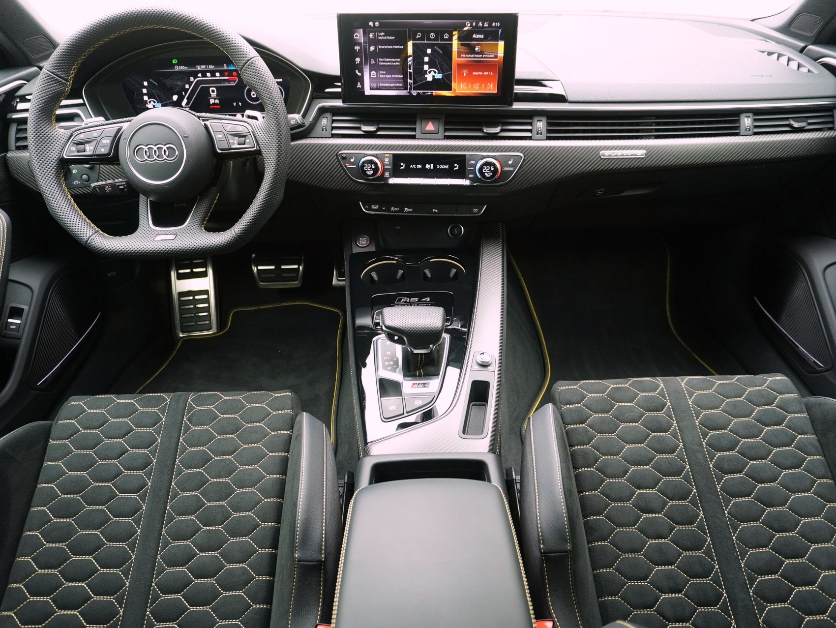 AUDI RS4 Avant 25 year edition quattro ** Audi Werksgarantie bis 12/2029 **-image-16