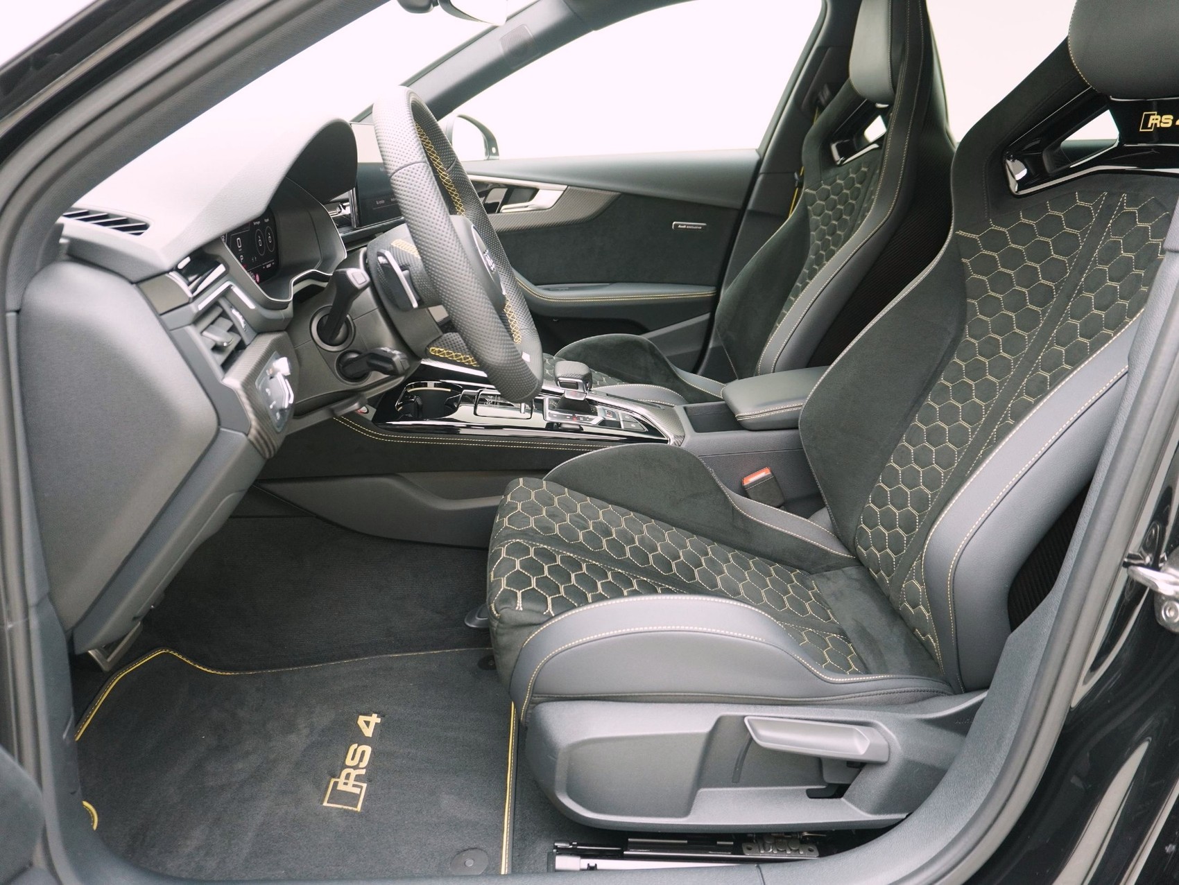 AUDI RS4 Avant 25 year edition quattro ** Audi Werksgarantie bis 12/2029 **-image-9