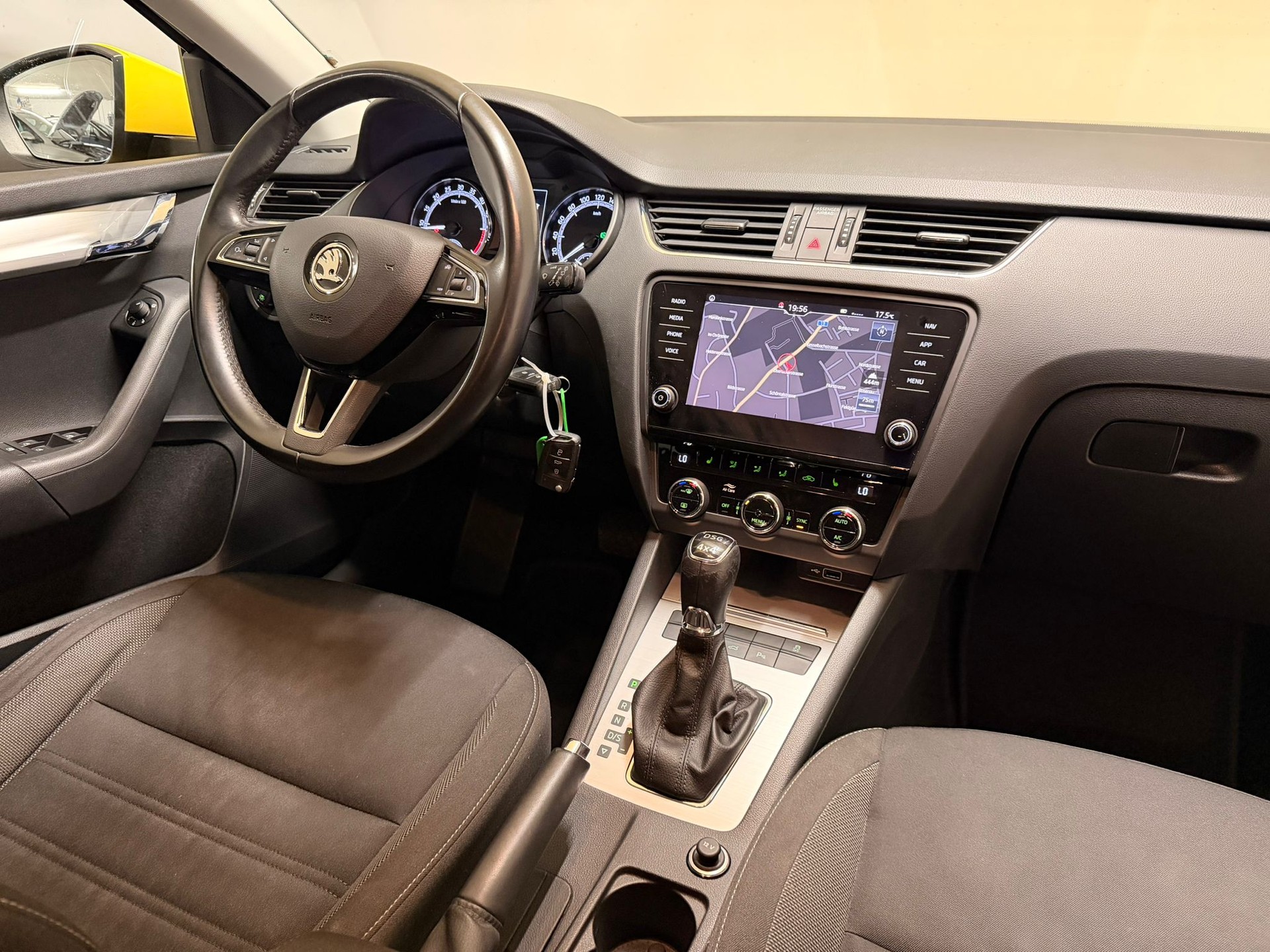 SKODA Octavia Combi 2.0 TDI Ambition 4x4-image-9