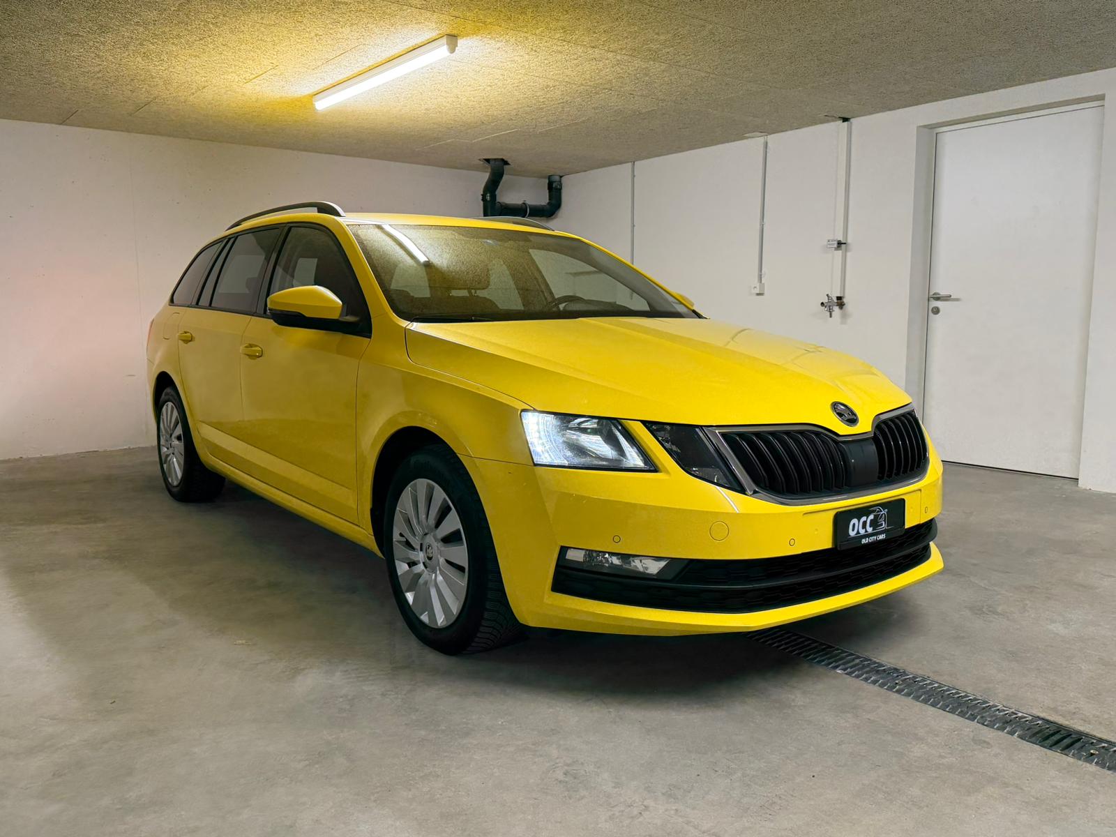 SKODA Octavia Combi 2.0 TDI Ambition 4x4-image-0