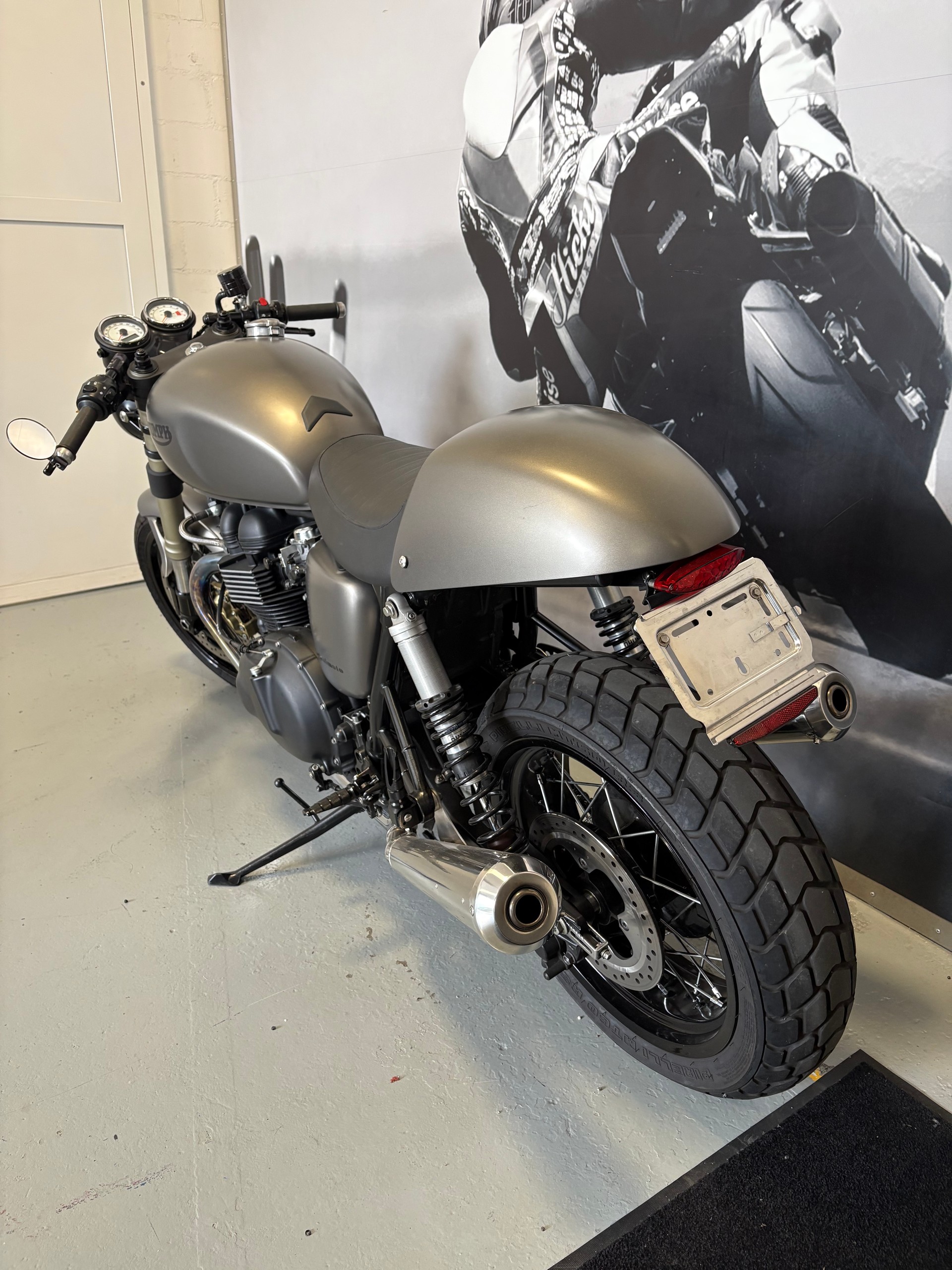 TRIUMPH Thruxton-image-5