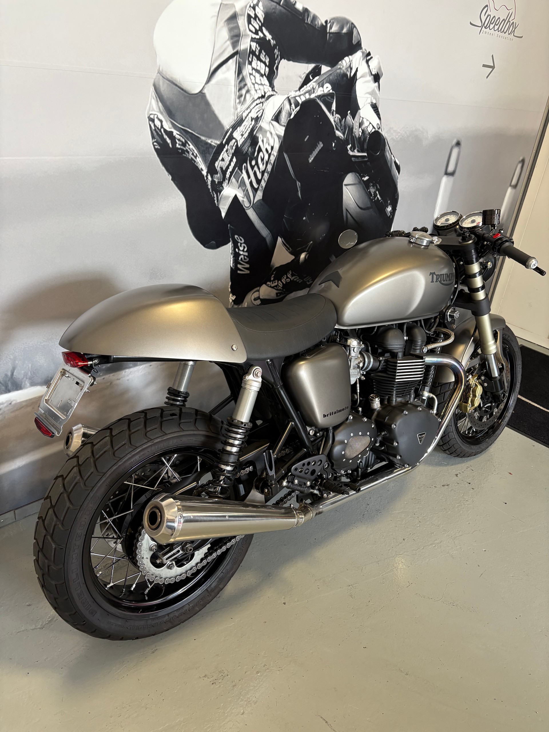 TRIUMPH Thruxton-image-7