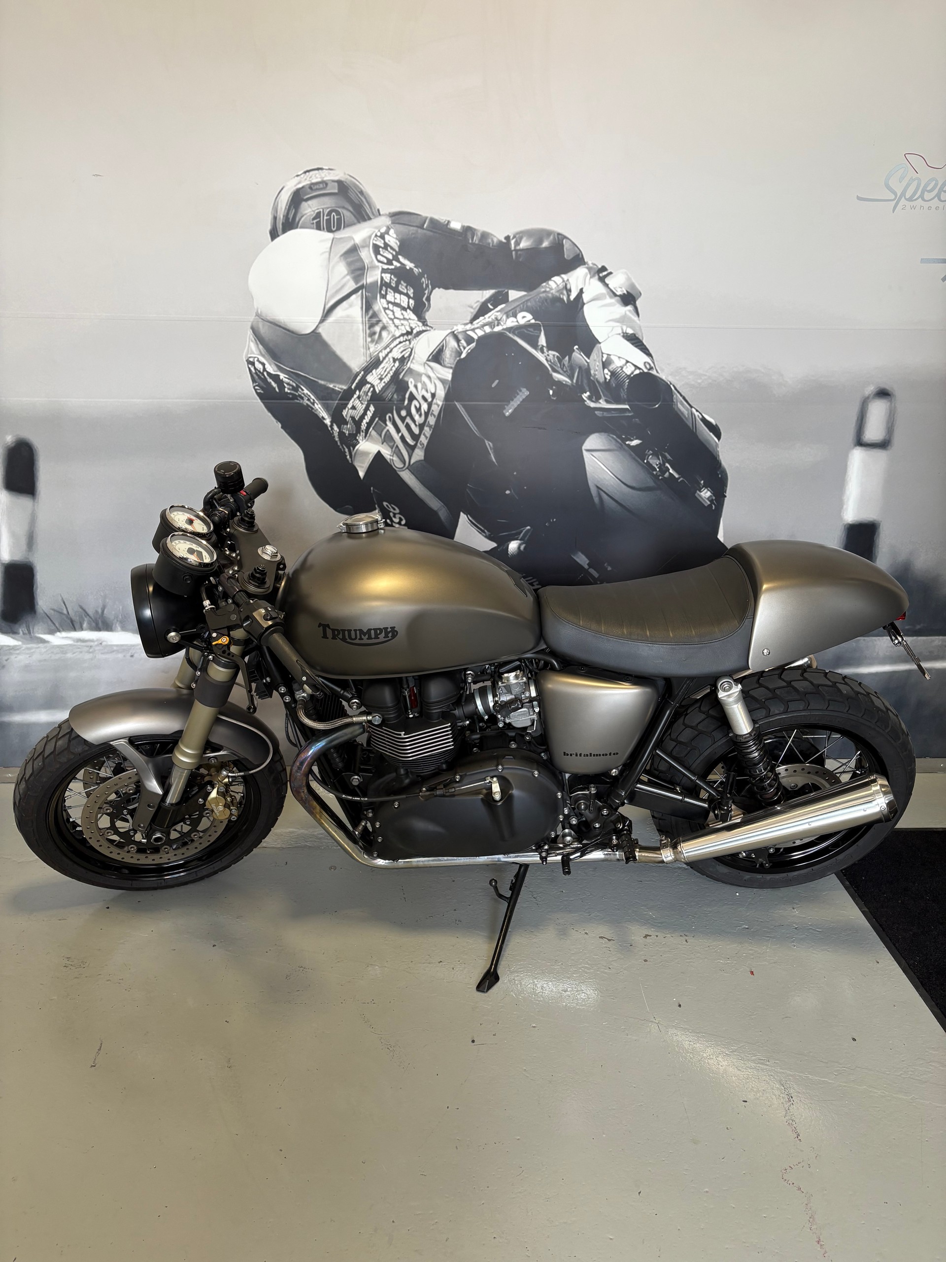 TRIUMPH Thruxton