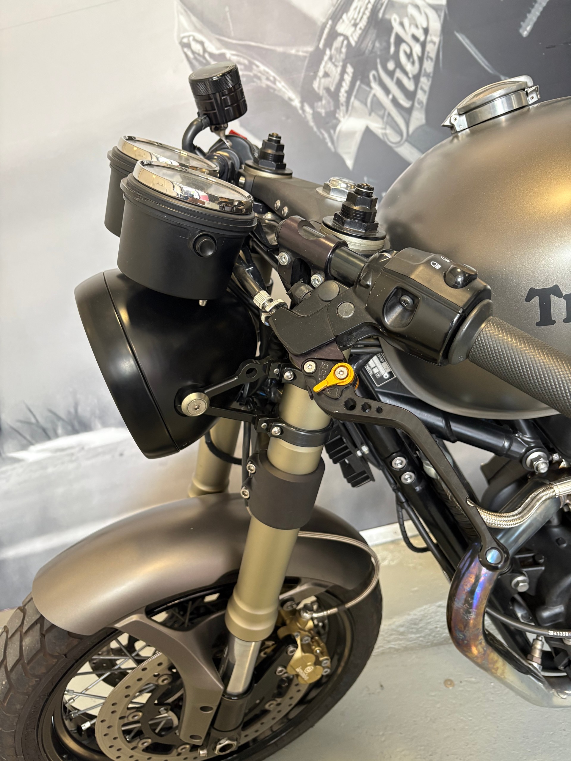 TRIUMPH Thruxton-image-4