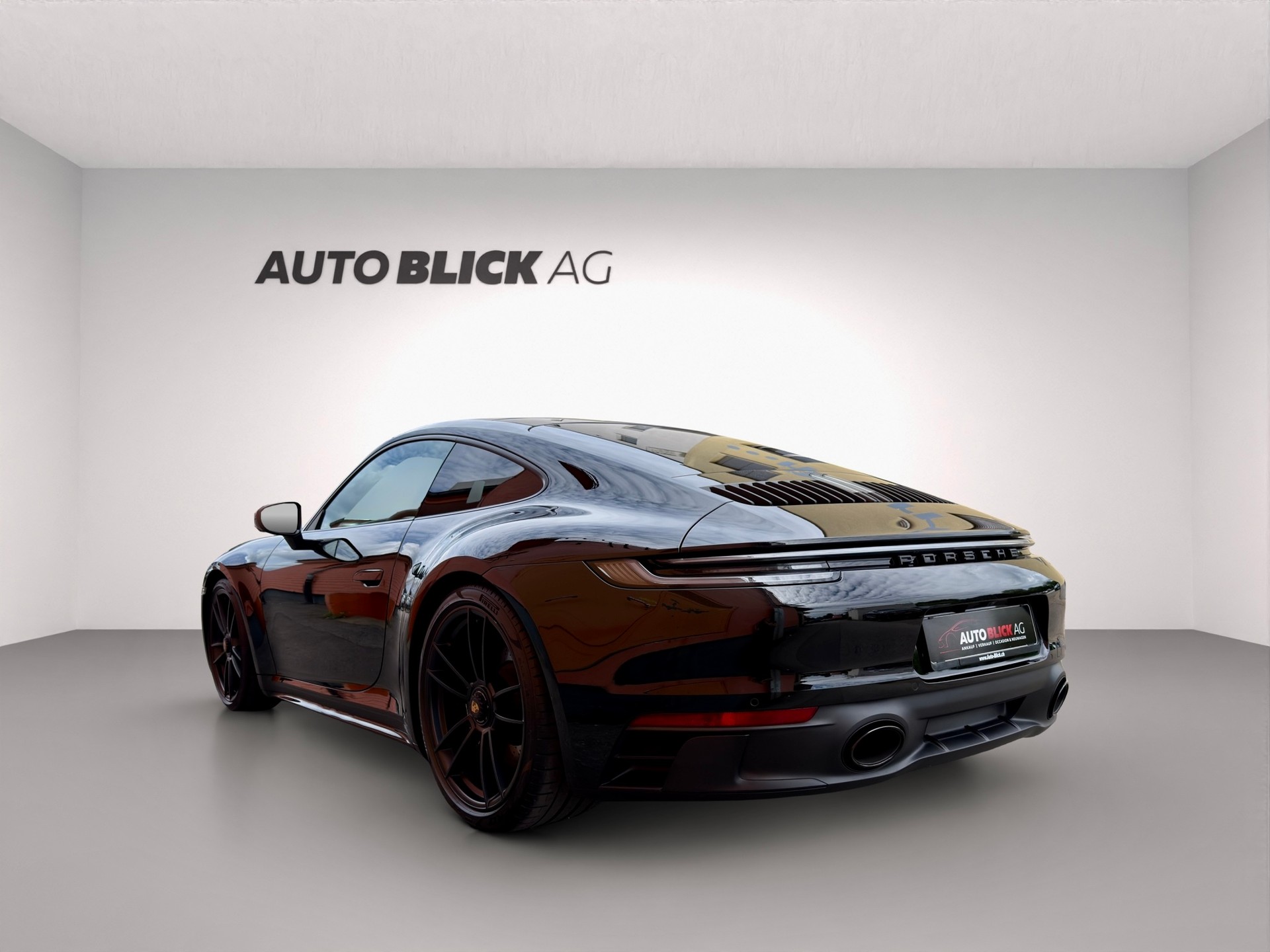 PORSCHE 911 Carrera GTS-image-4