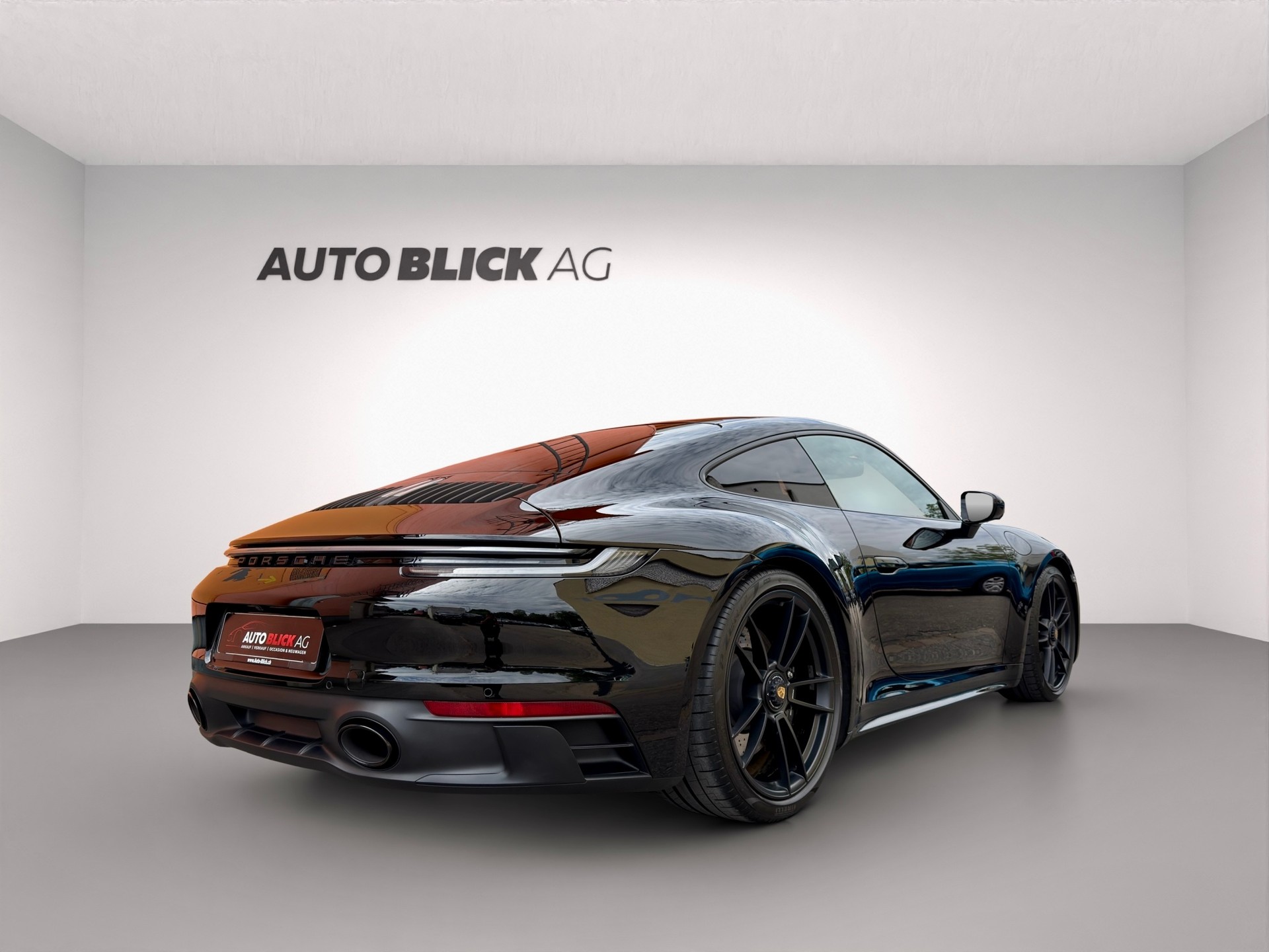 PORSCHE 911 Carrera GTS-image-5