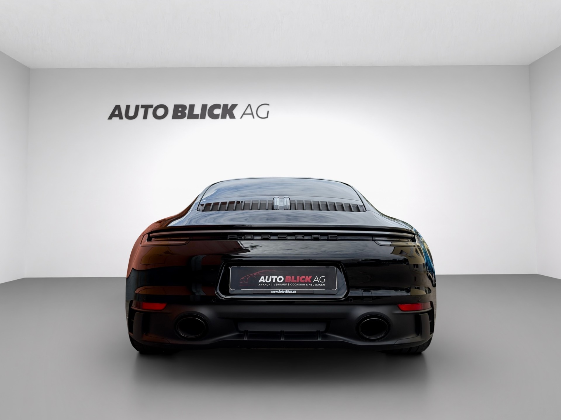 PORSCHE 911 Carrera GTS-image-6