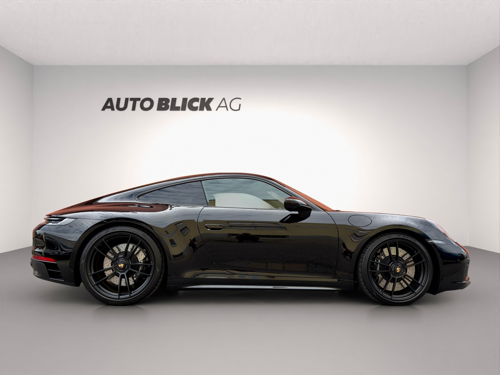 PORSCHE 911 Carrera GTS-image-3